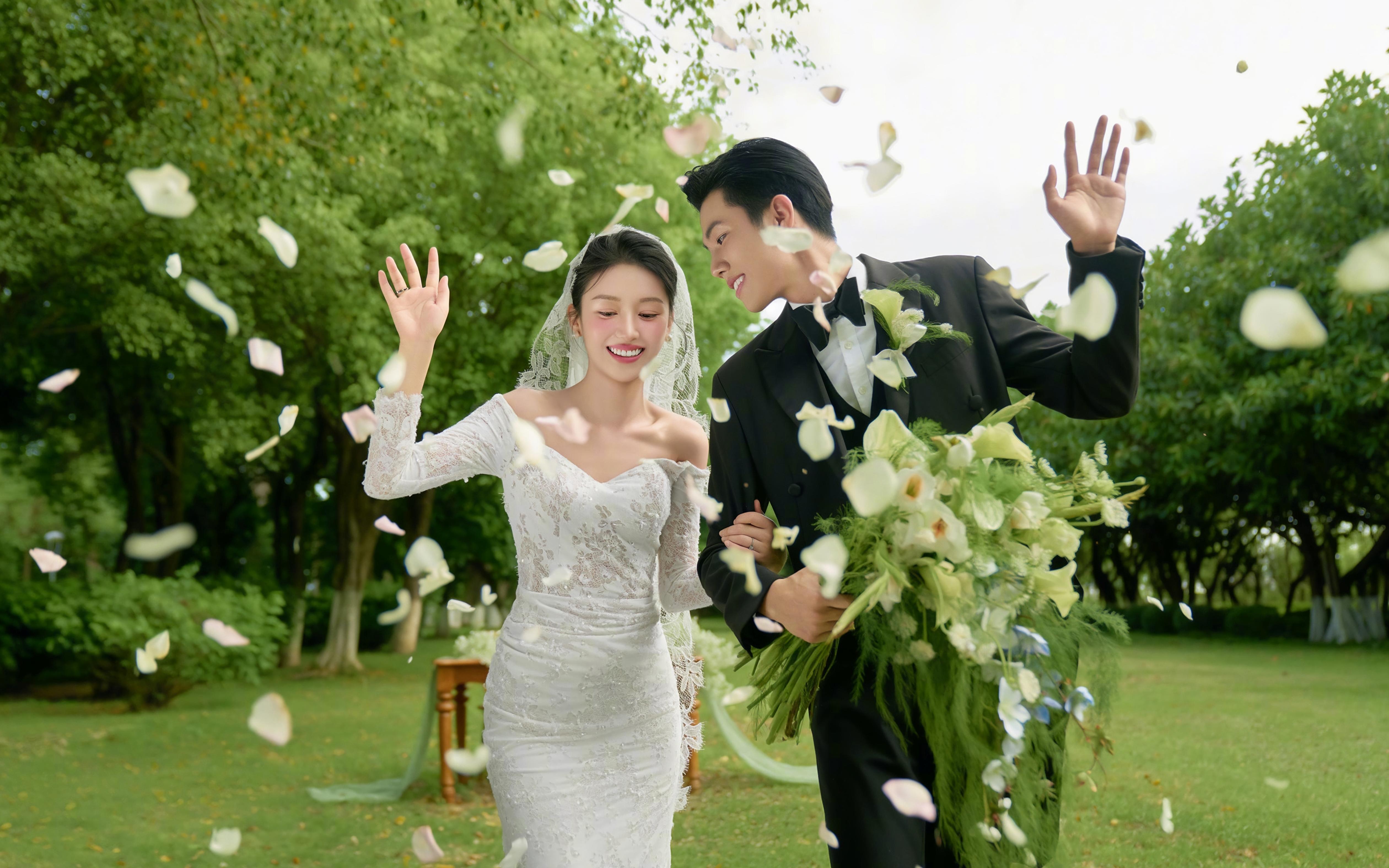 浪漫優(yōu)雅！超絕氛圍感草坪婚紗照