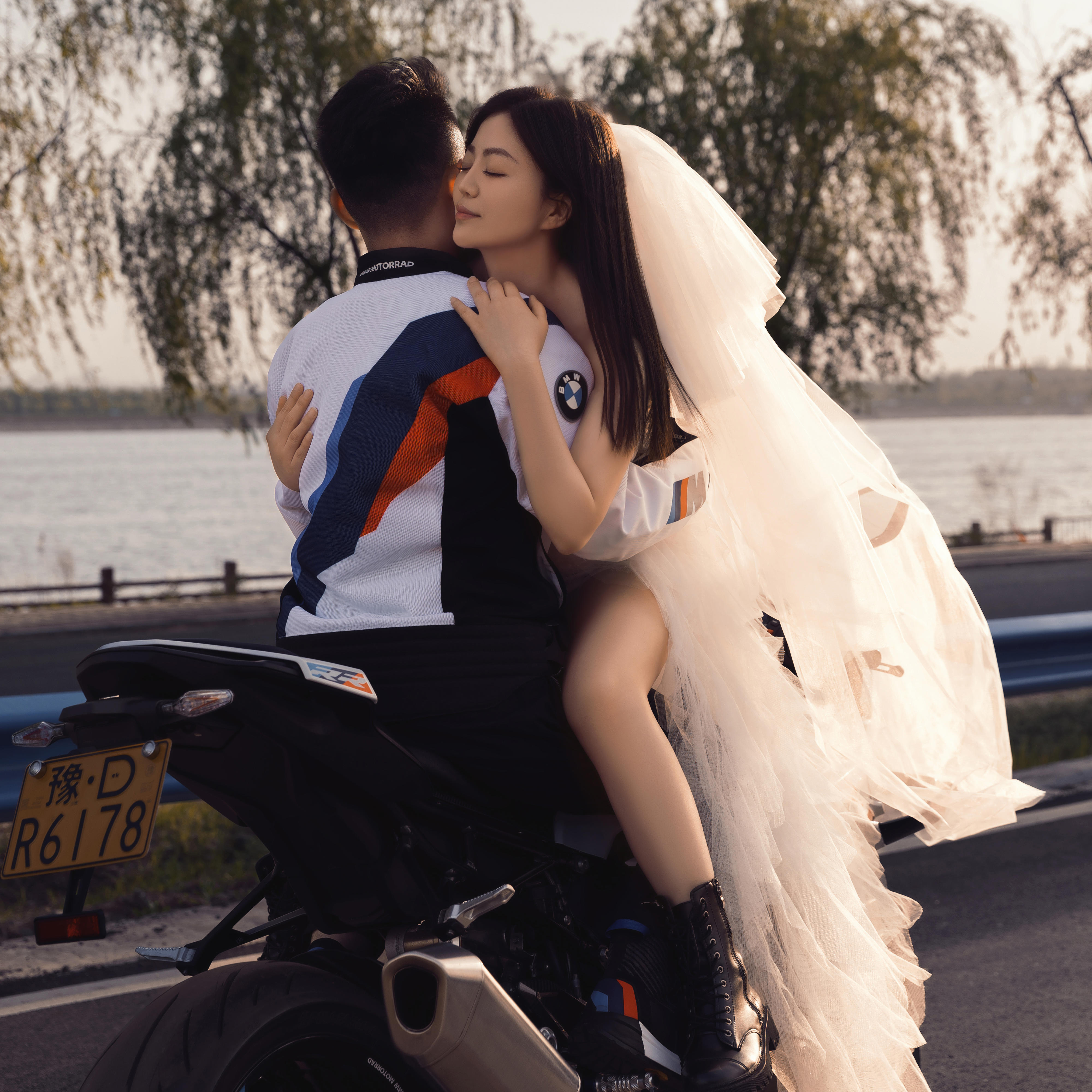 公路 机车 婚纱情侣写真