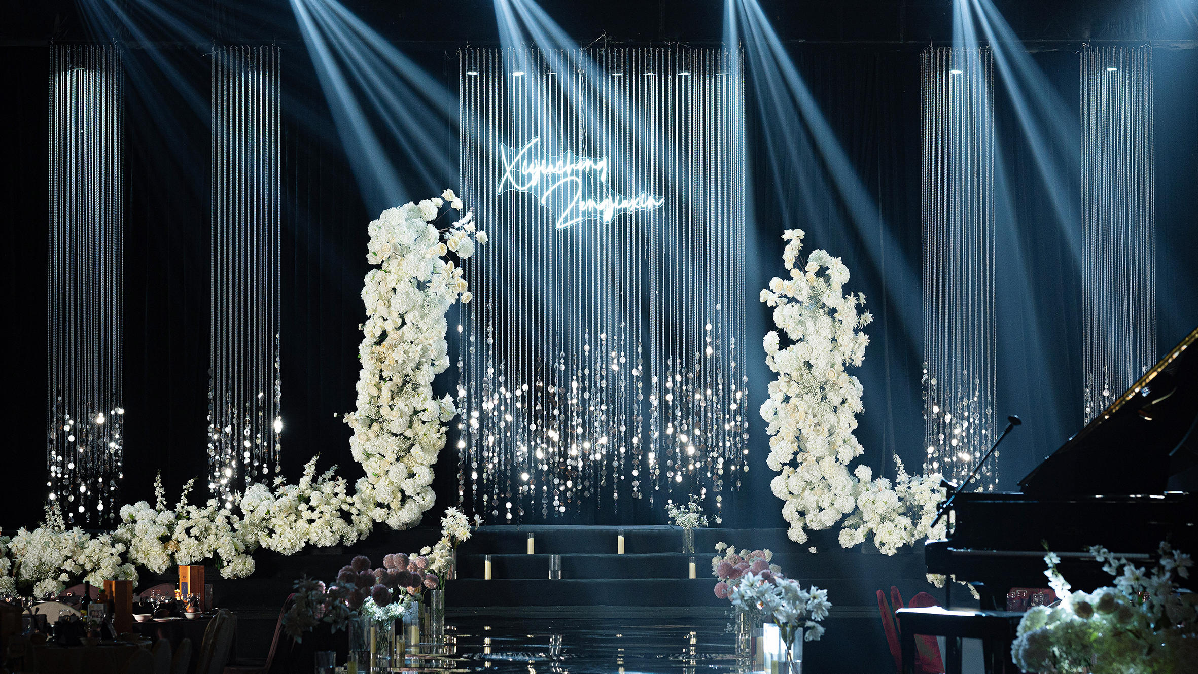 琴鍵輕落，愛意悄然升騰