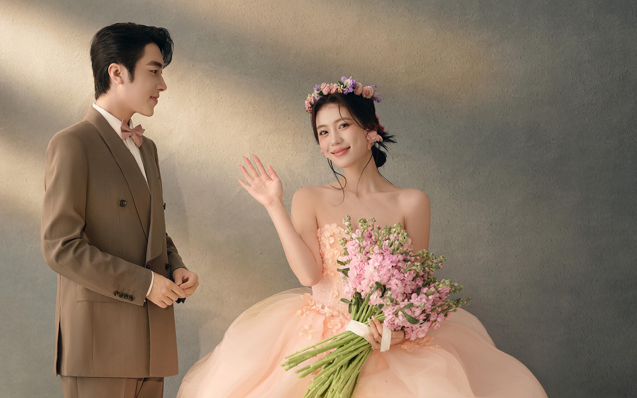 被這組復(fù)古油畫風(fēng)婚紗照美到失語！