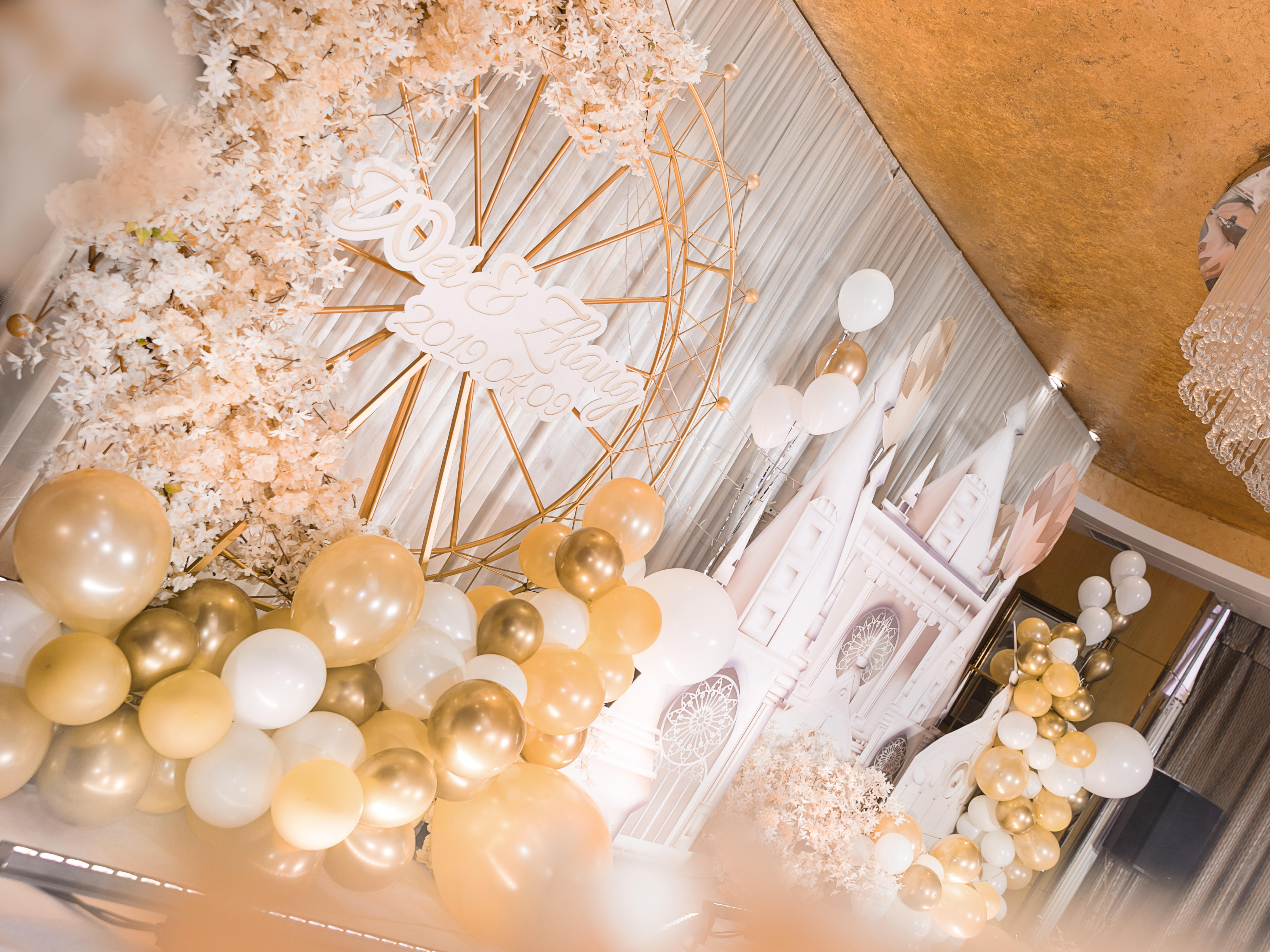 千寻婚礼——《温暖》香槟梦幻城堡限时赠送花艺套餐