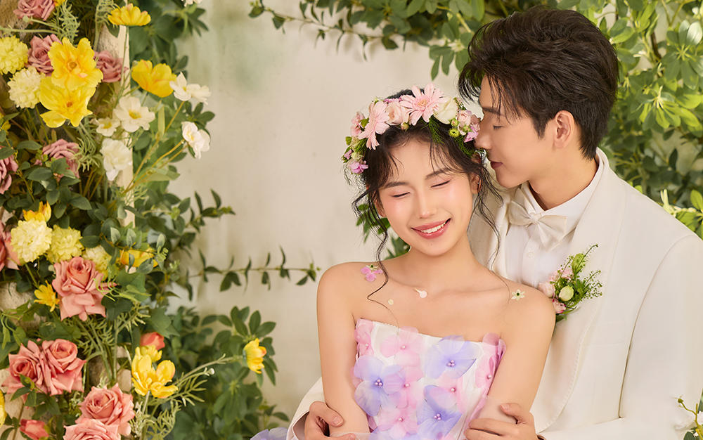 油畫(huà)復(fù)古花房?jī)?nèi)景婚紗照