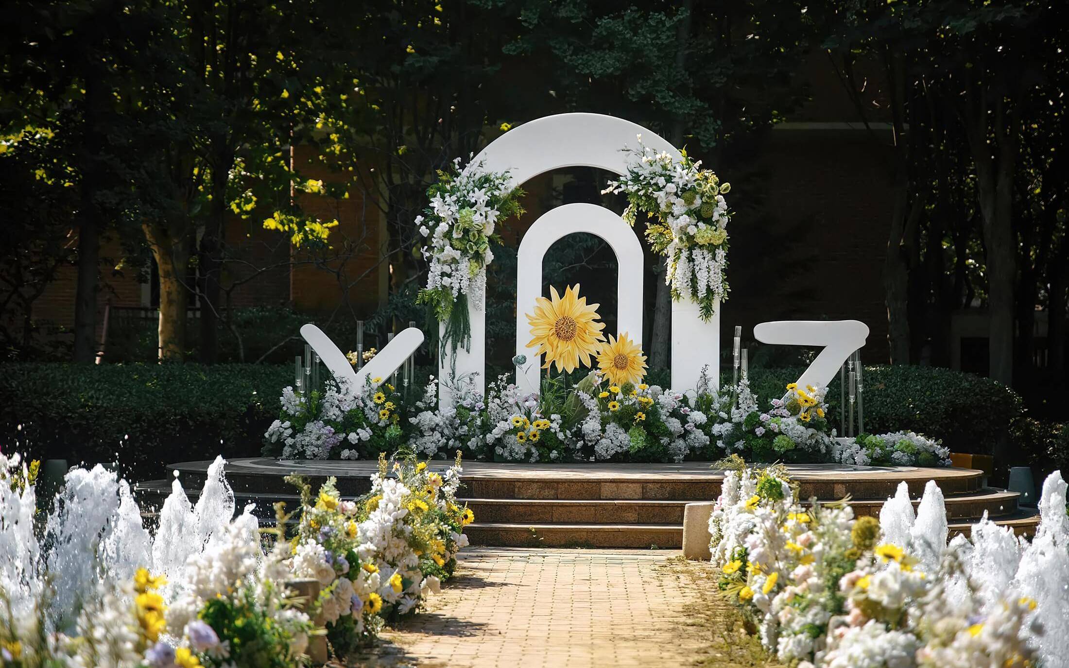 在东莞的小预算向日葵女孩婚礼！永远向阳而生吧