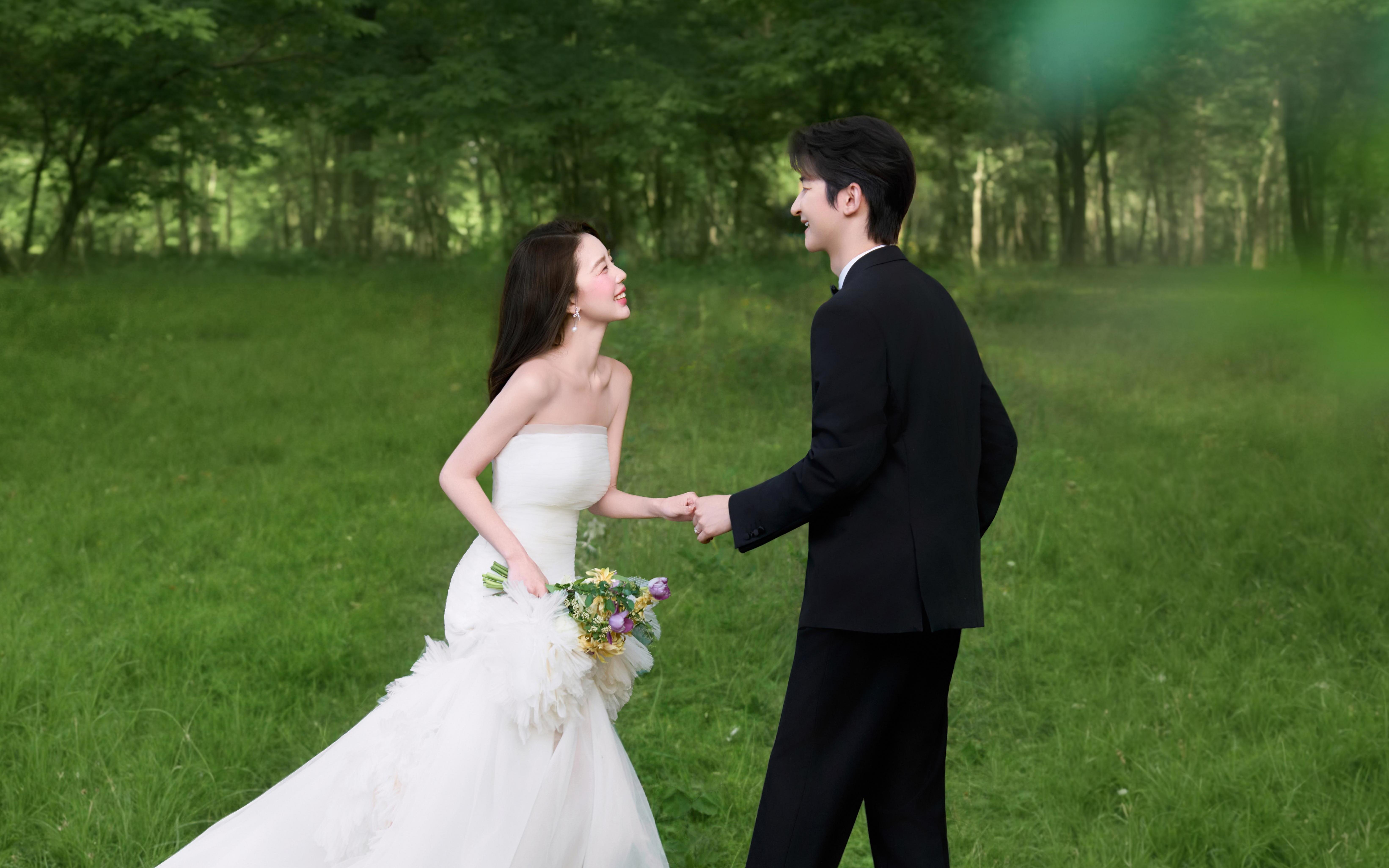 三门峡枫禾映画《松弛感草地婚纱照》