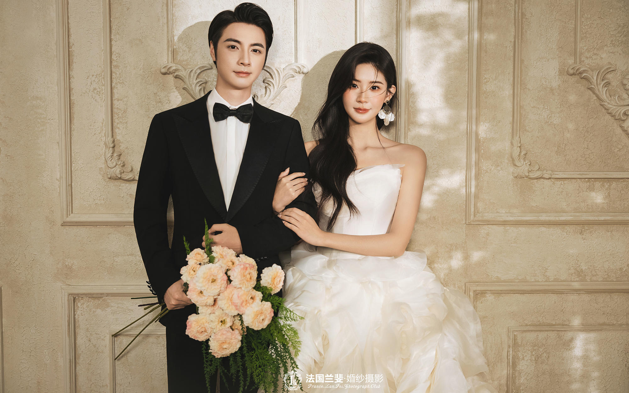 华丽薄纱婚纱照