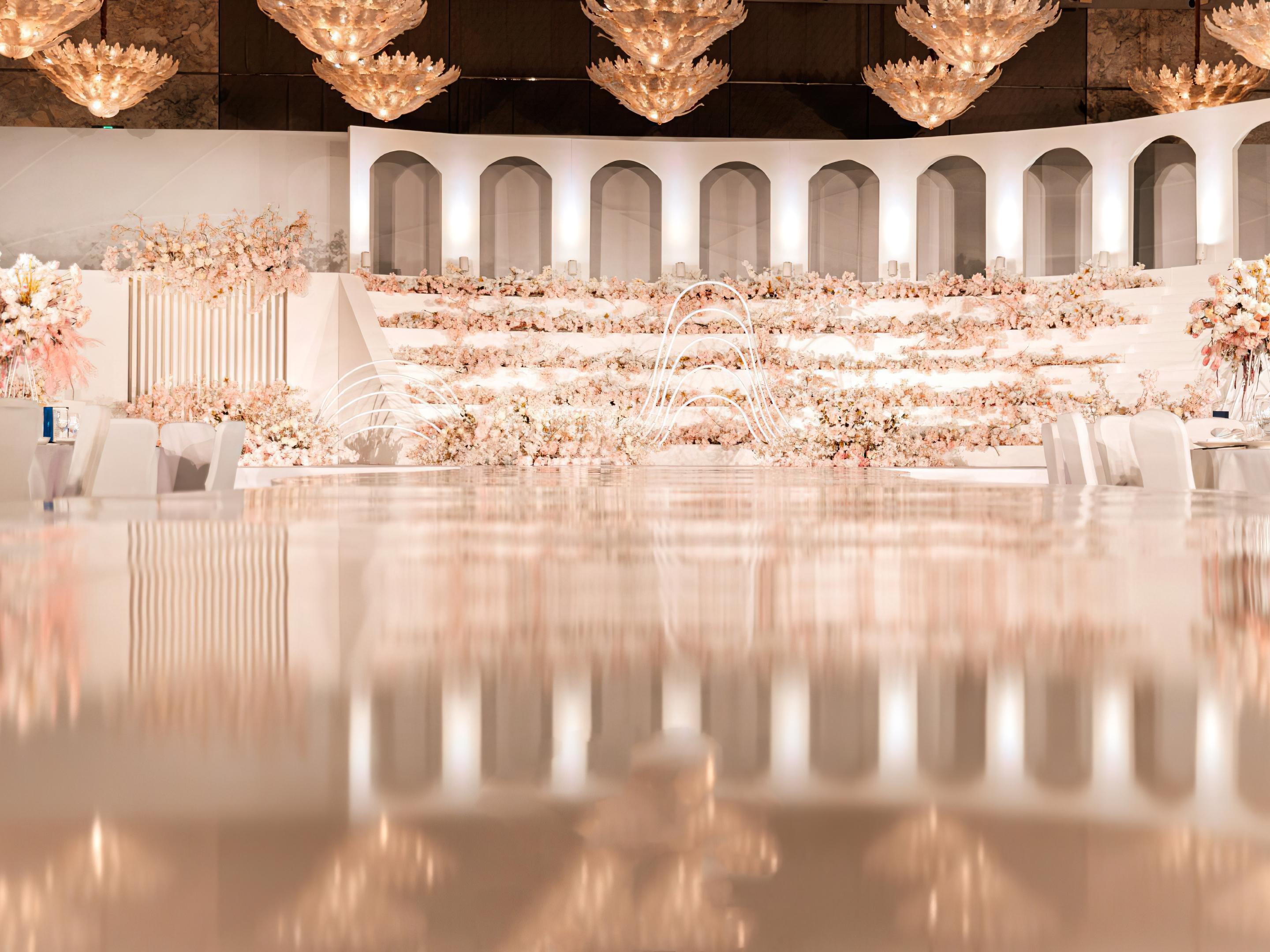 洛可可 |  香槟色室内大气梦幻婚礼