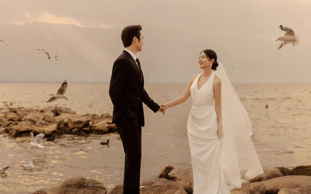 电影感海边婚纱照