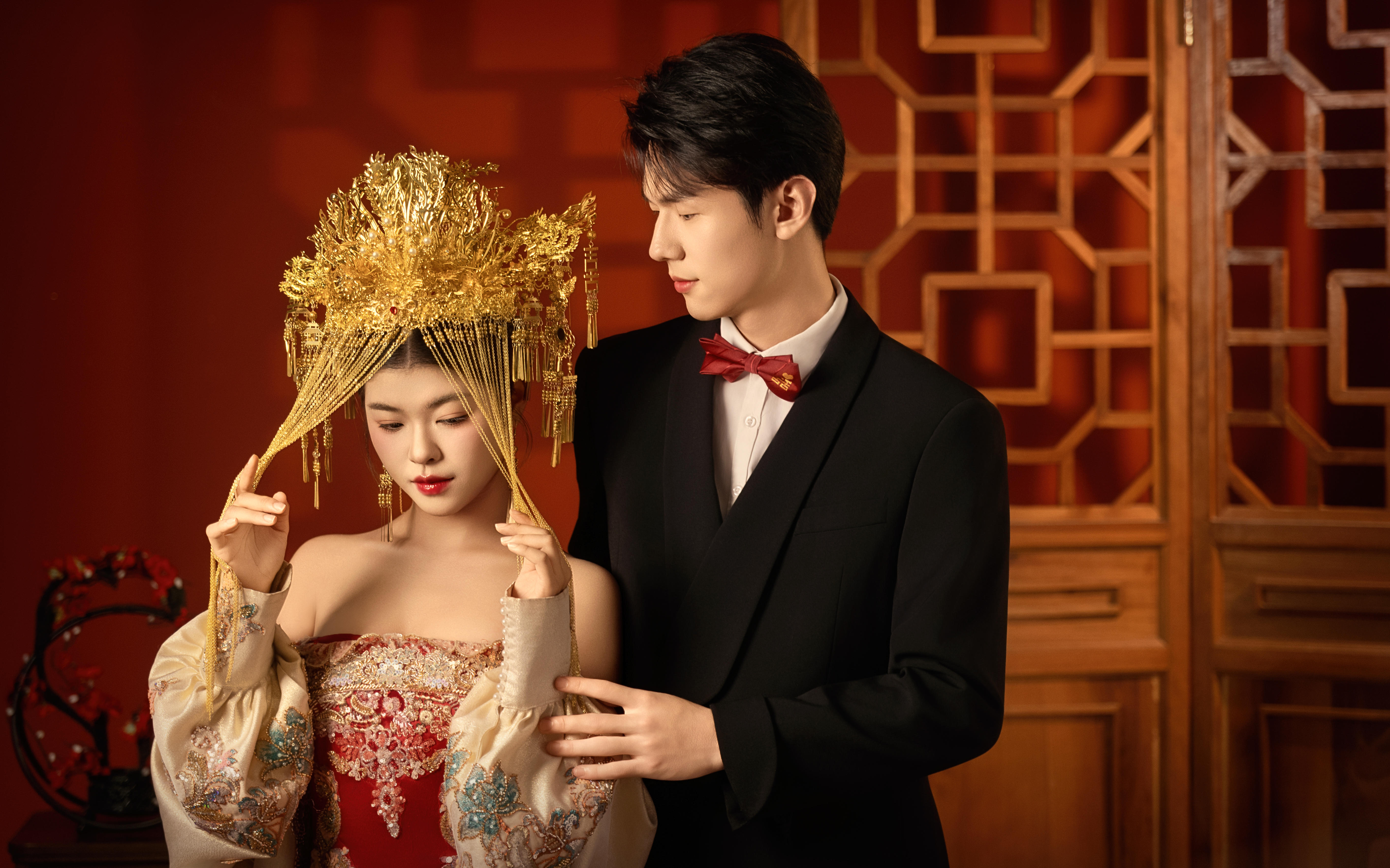 【国风婚照】暖调古景衬红裙，解锁新人的心动密码