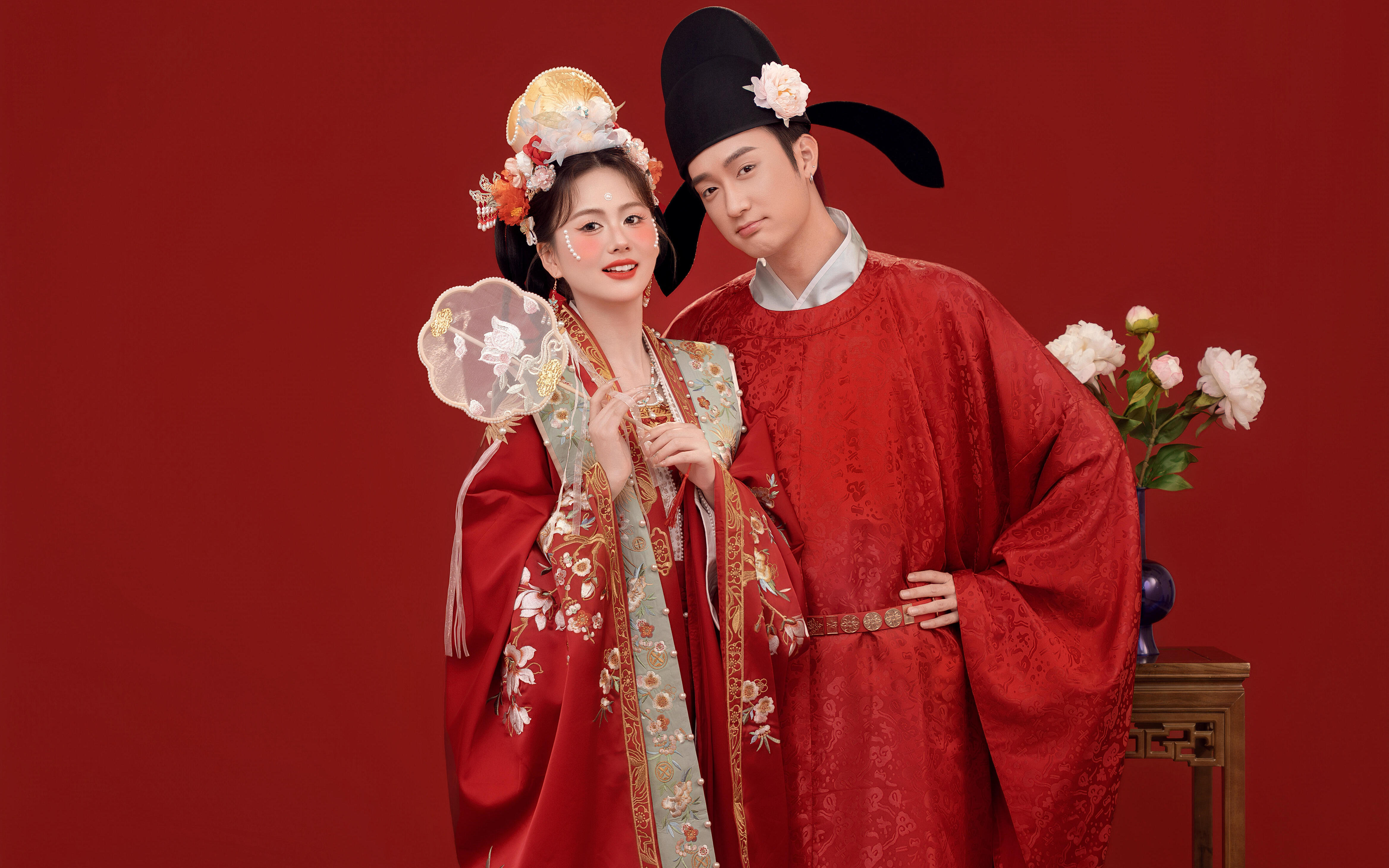 俏皮又喜庆的汉服婚纱照🥰真的甜到心坎上啦