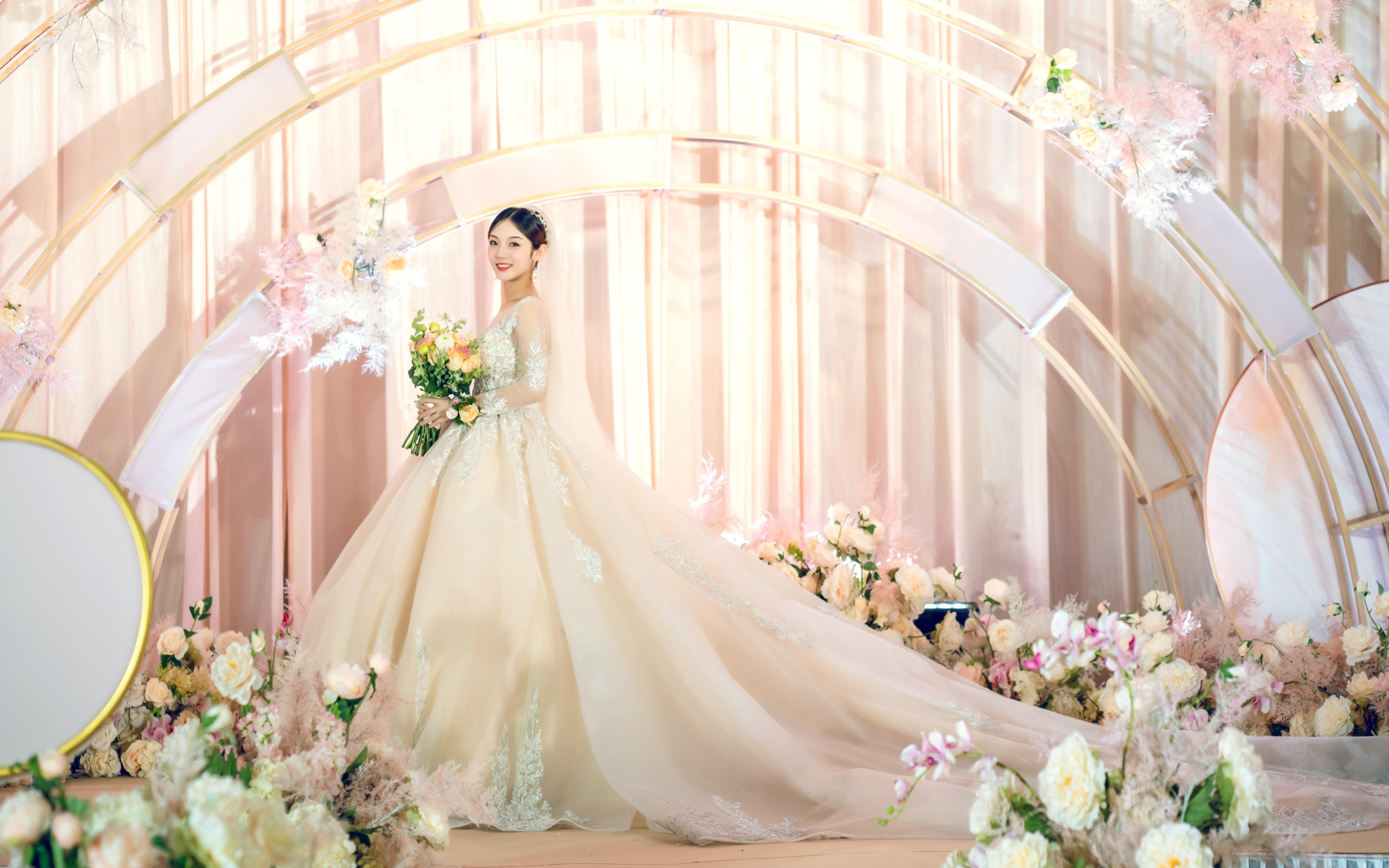 婚礼现场婚纱中式礼服效果图展示