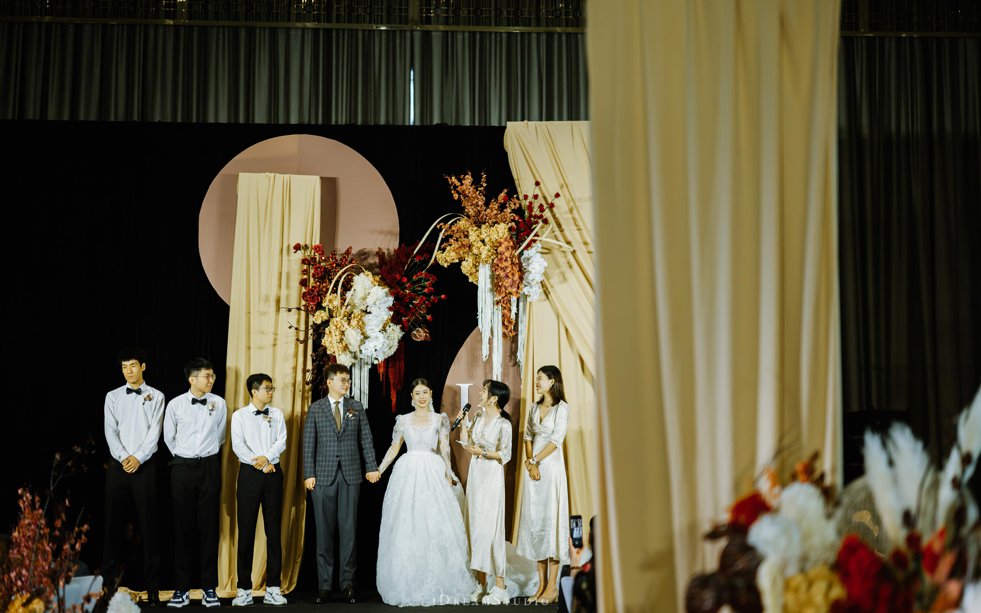 法式香檳色布藝小預(yù)算婚禮策劃