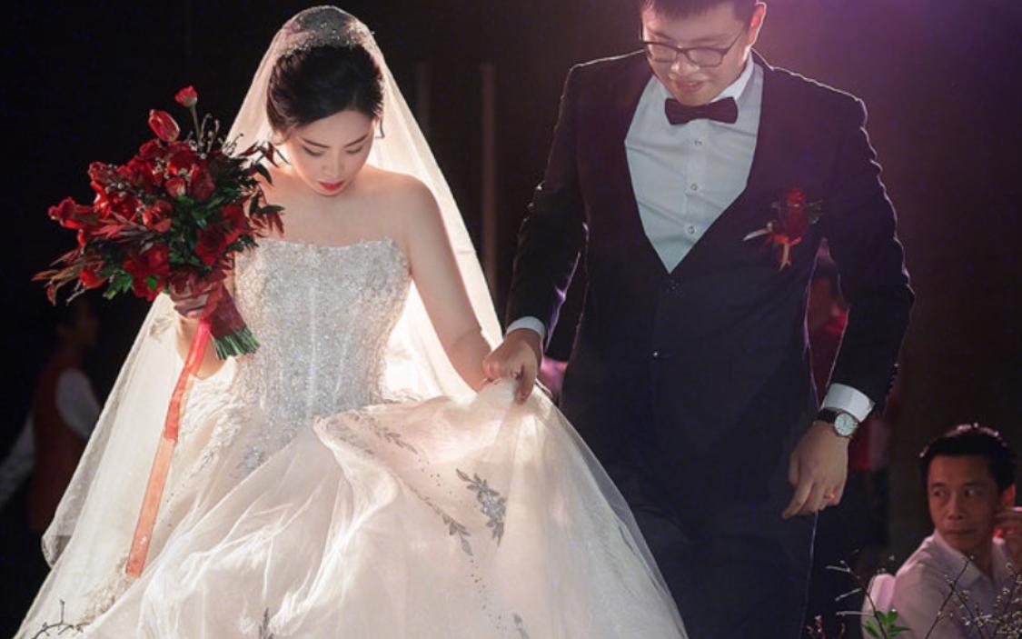 2019奢华一字肩星空婚纱