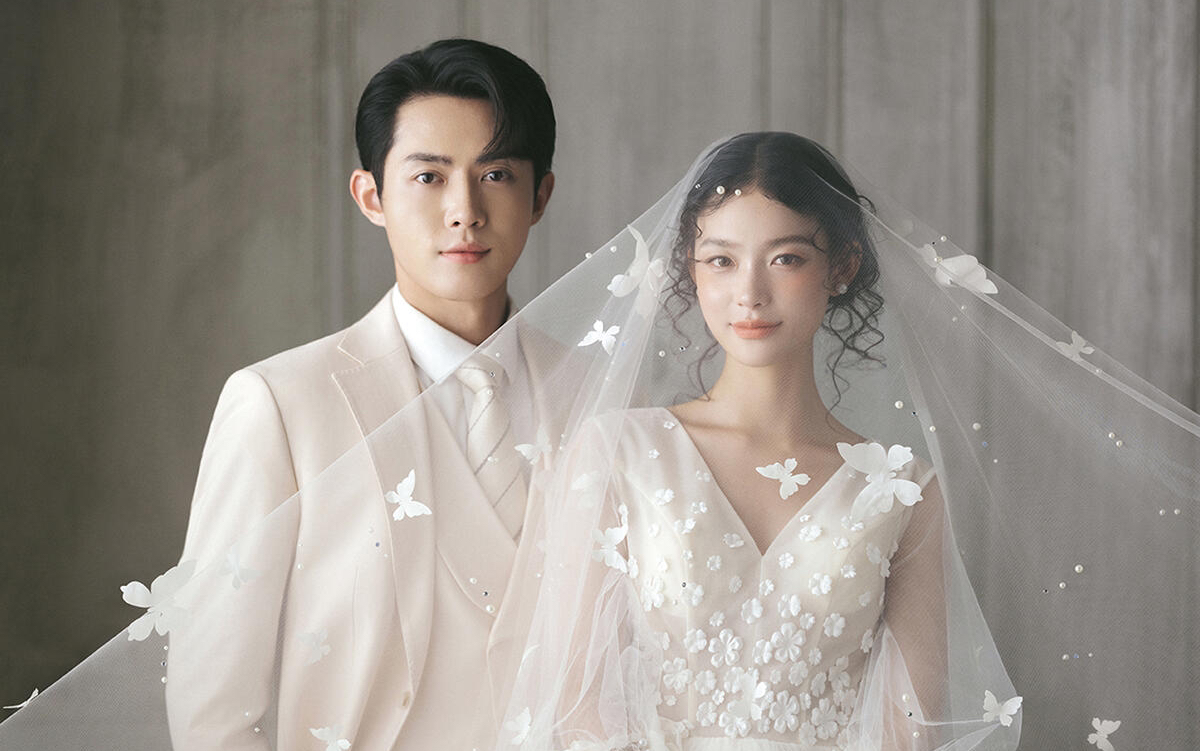 誰能拒絕仙氣十足的室內(nèi)法式光影婚紗照呀