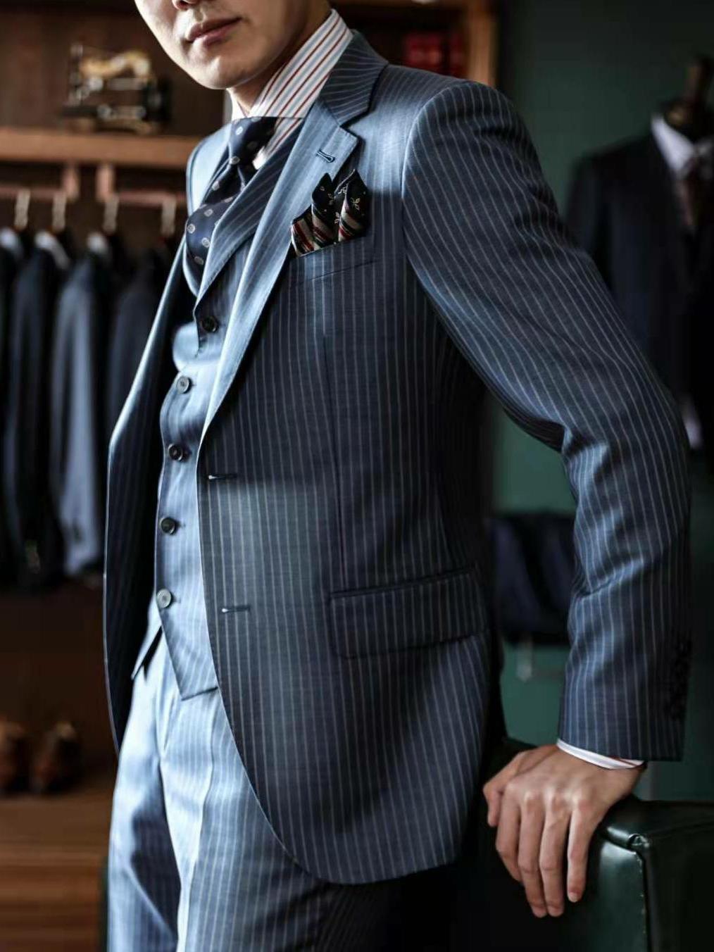 「商务精英」灰蓝色细条纹三件套