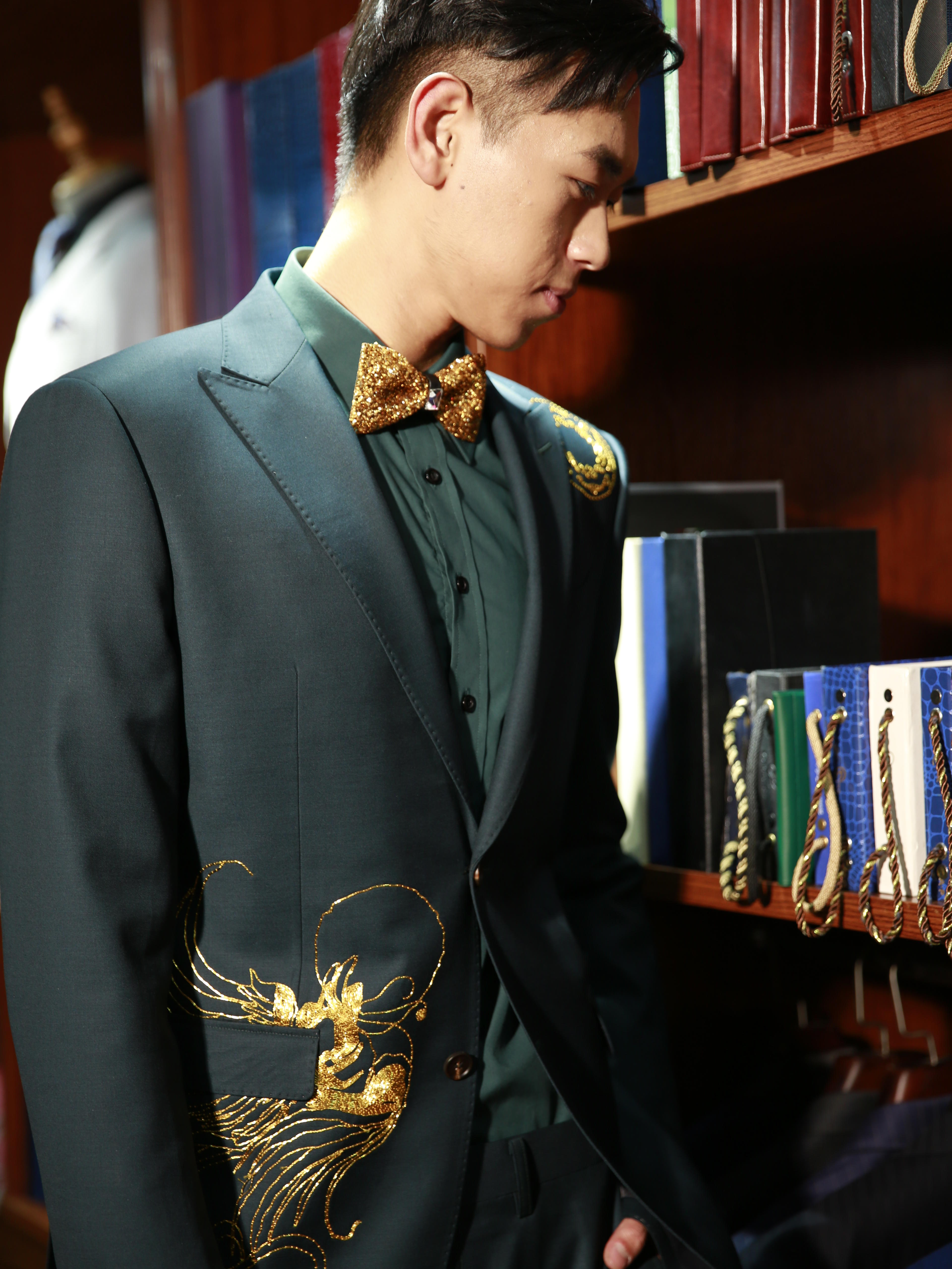 【2020时尚】墨绿色盘金绣