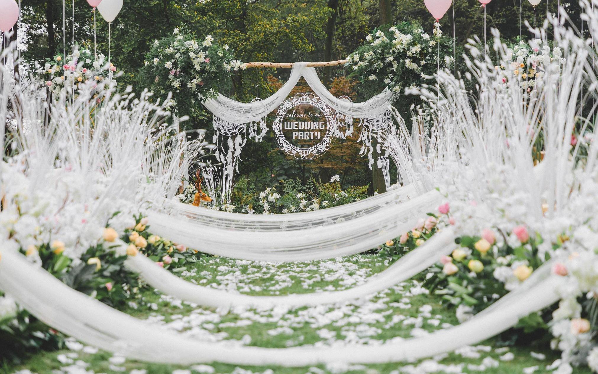 绿色森系户外婚礼eight years love