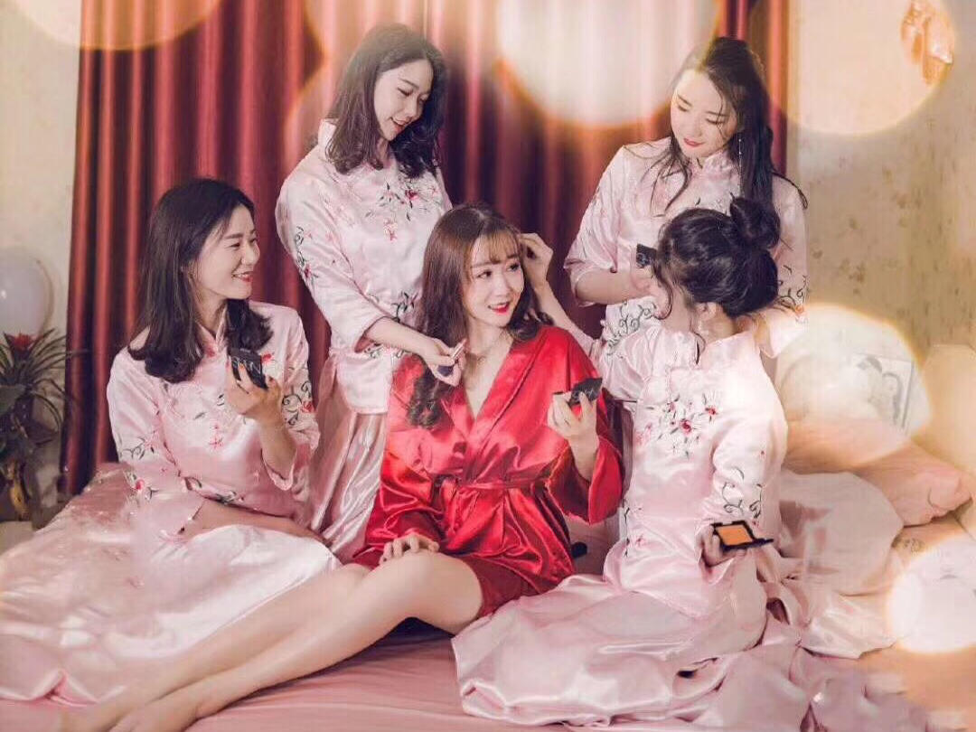 婚纱季定首席跟妆+精品伴娘服