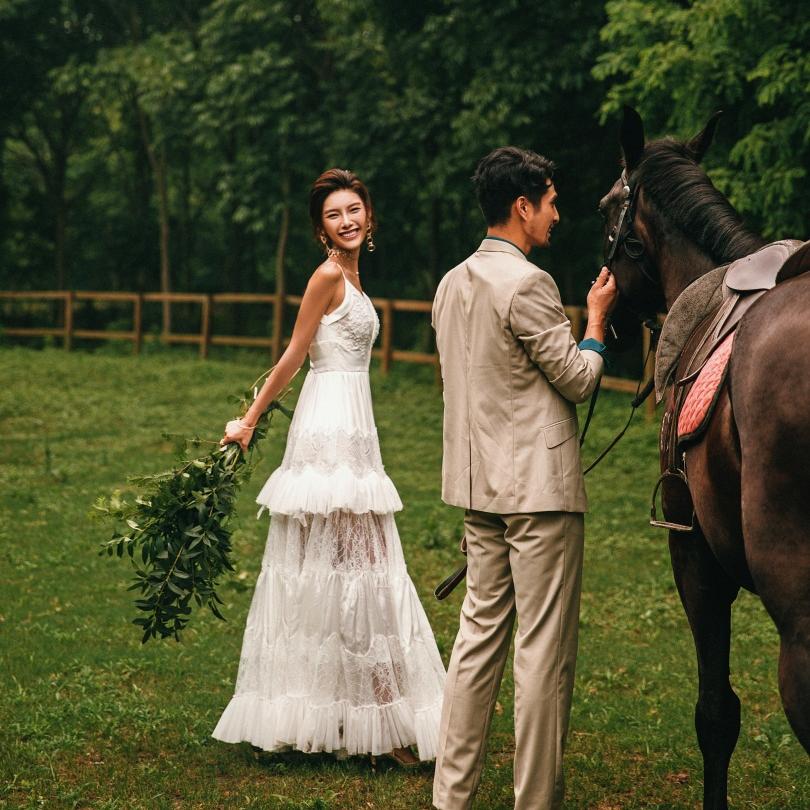 【陌上花开婚纱摄影】草坪森系婚纱欣赏