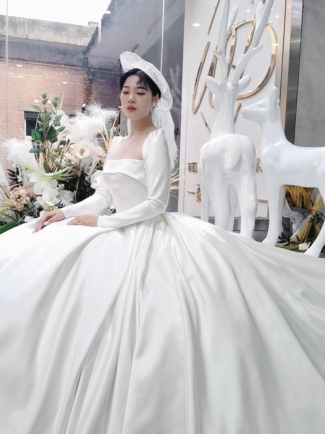 【超高性价比】新娘婚纱3件套+2伴娘服+2伴郎服