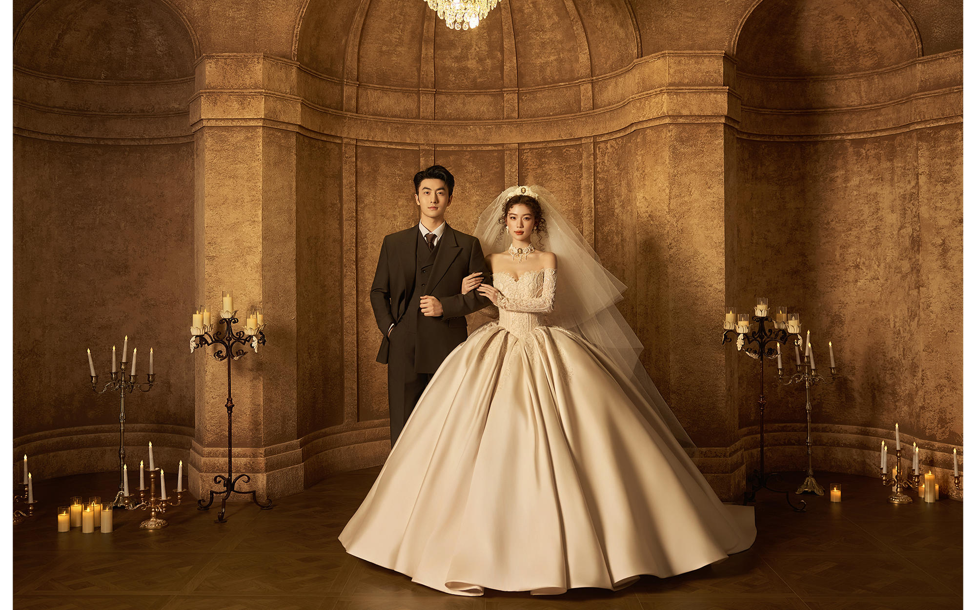 古堡里的復古婚紗照（真愛契約）