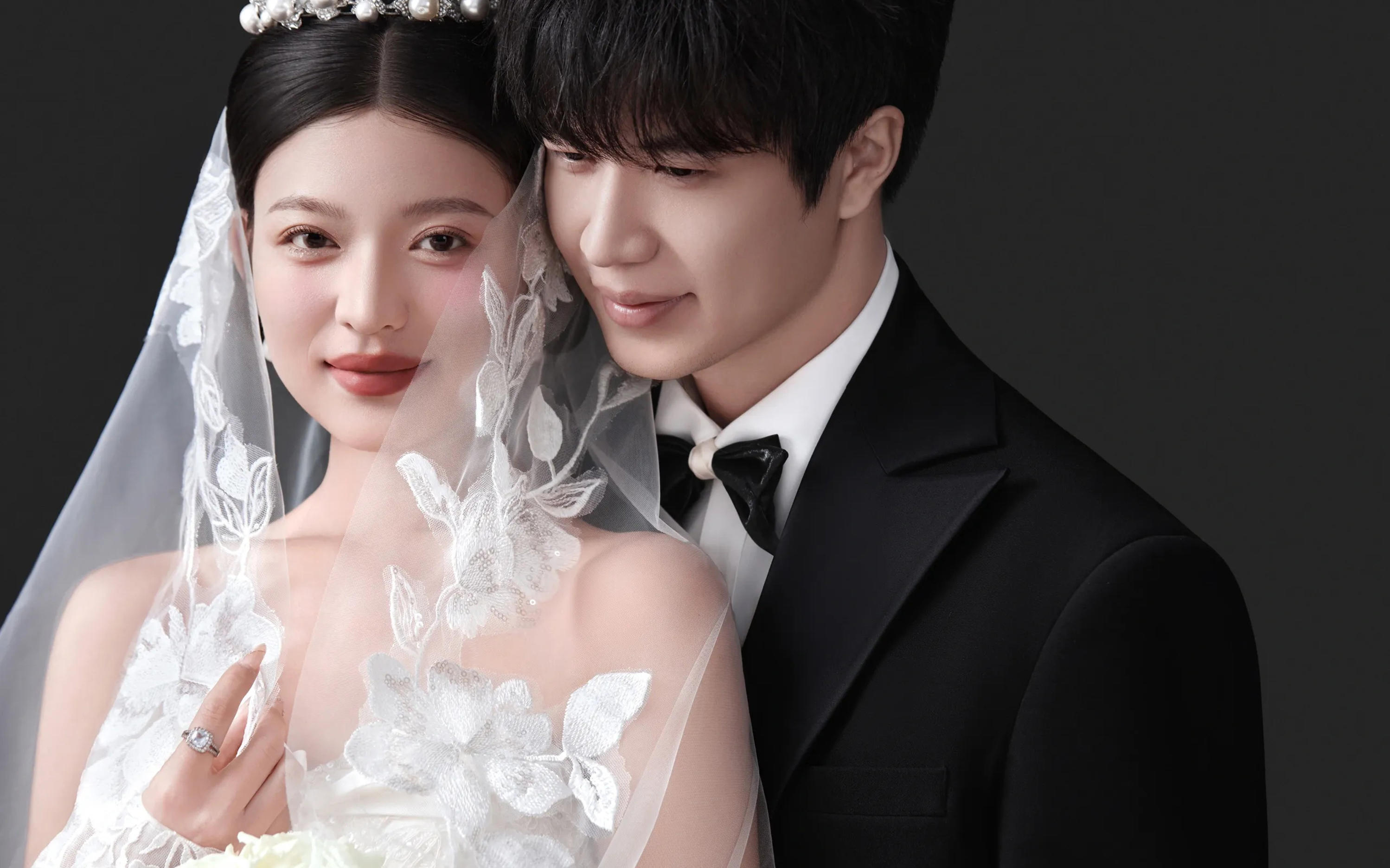 ?黑底極簡婚紗｜高級感直接拉滿??