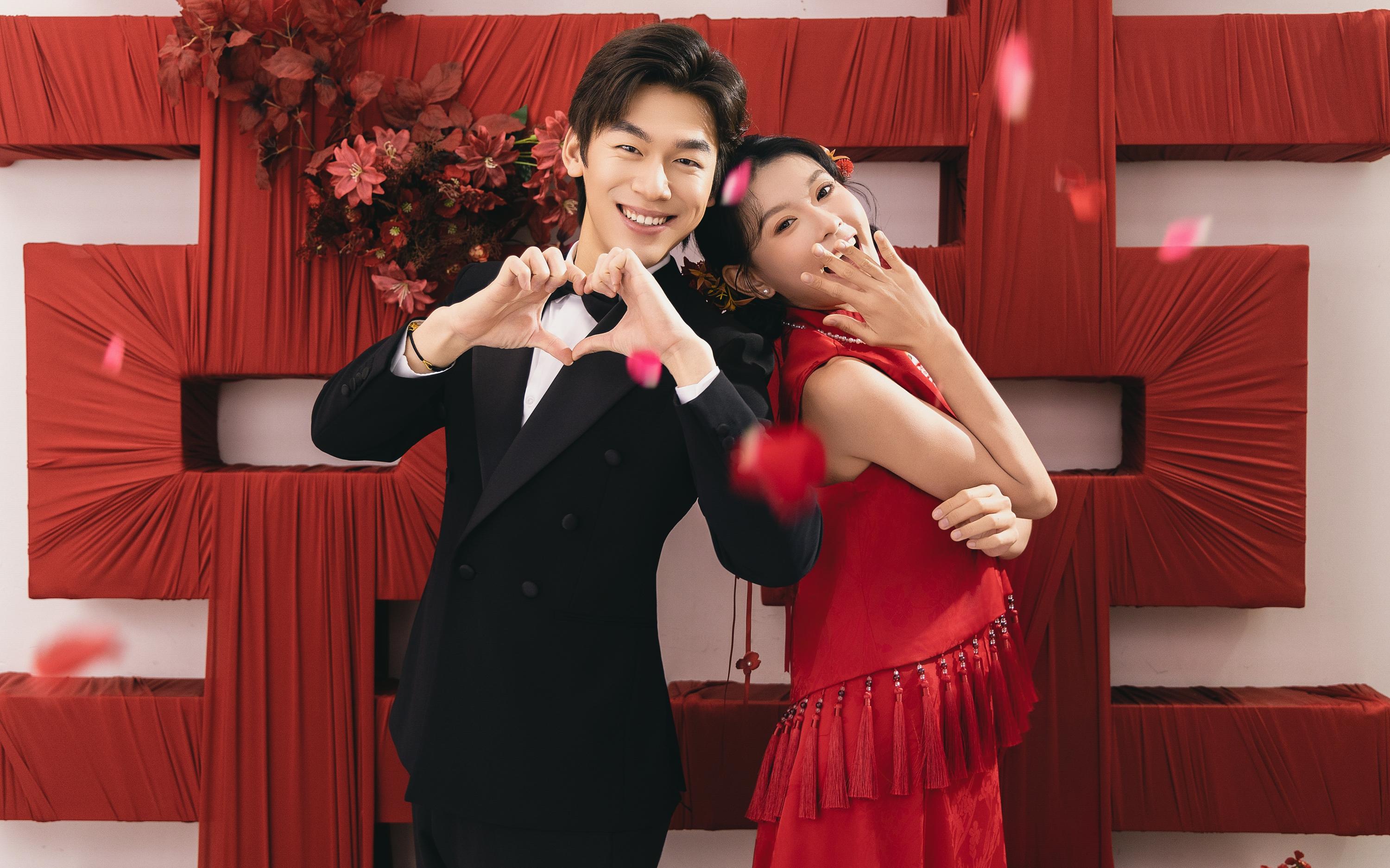 新中式喜嫁婚紗照｜紅妝映囍，愛(ài)意滿庭