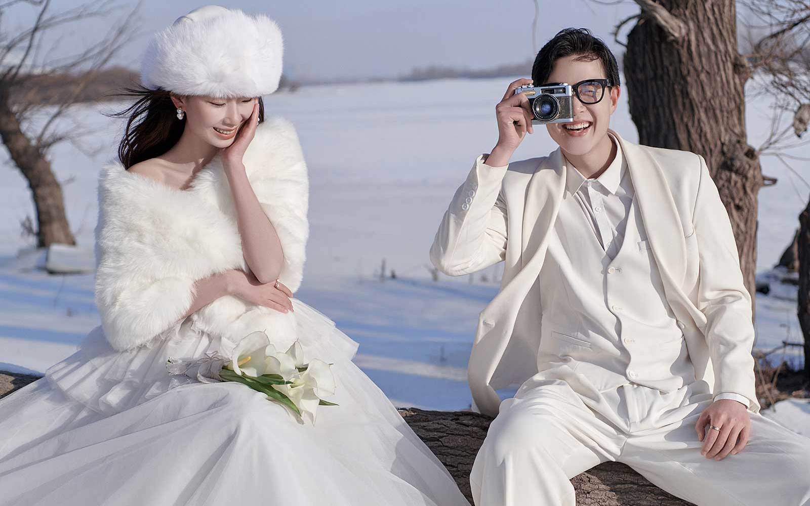 誰(shuí)能拒絕自帶電影感的雪景婚紗照呢