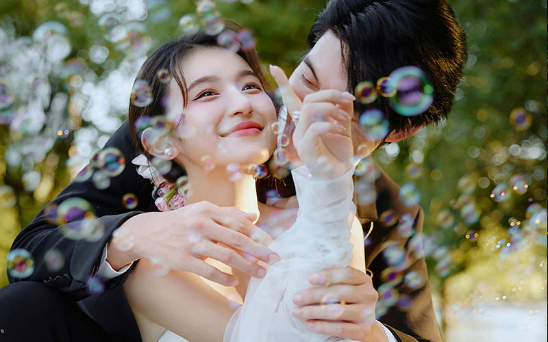 氧气感森系婚纱照也太令人心动啦