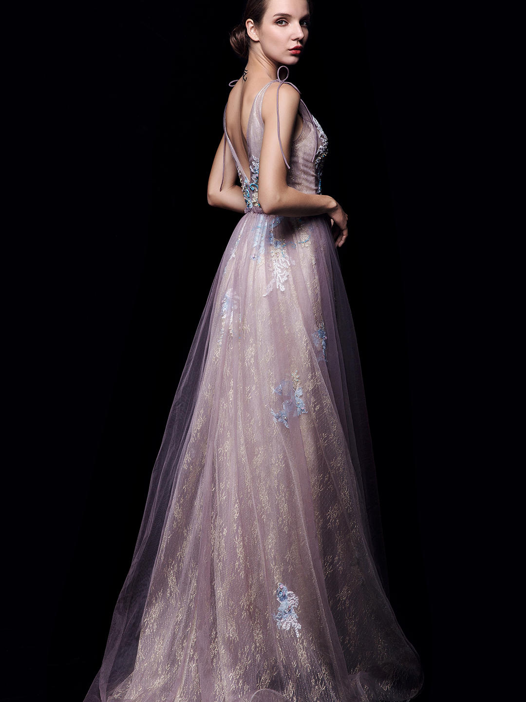 【也宁婚纱】2件套租赁  高定拖尾主纱版