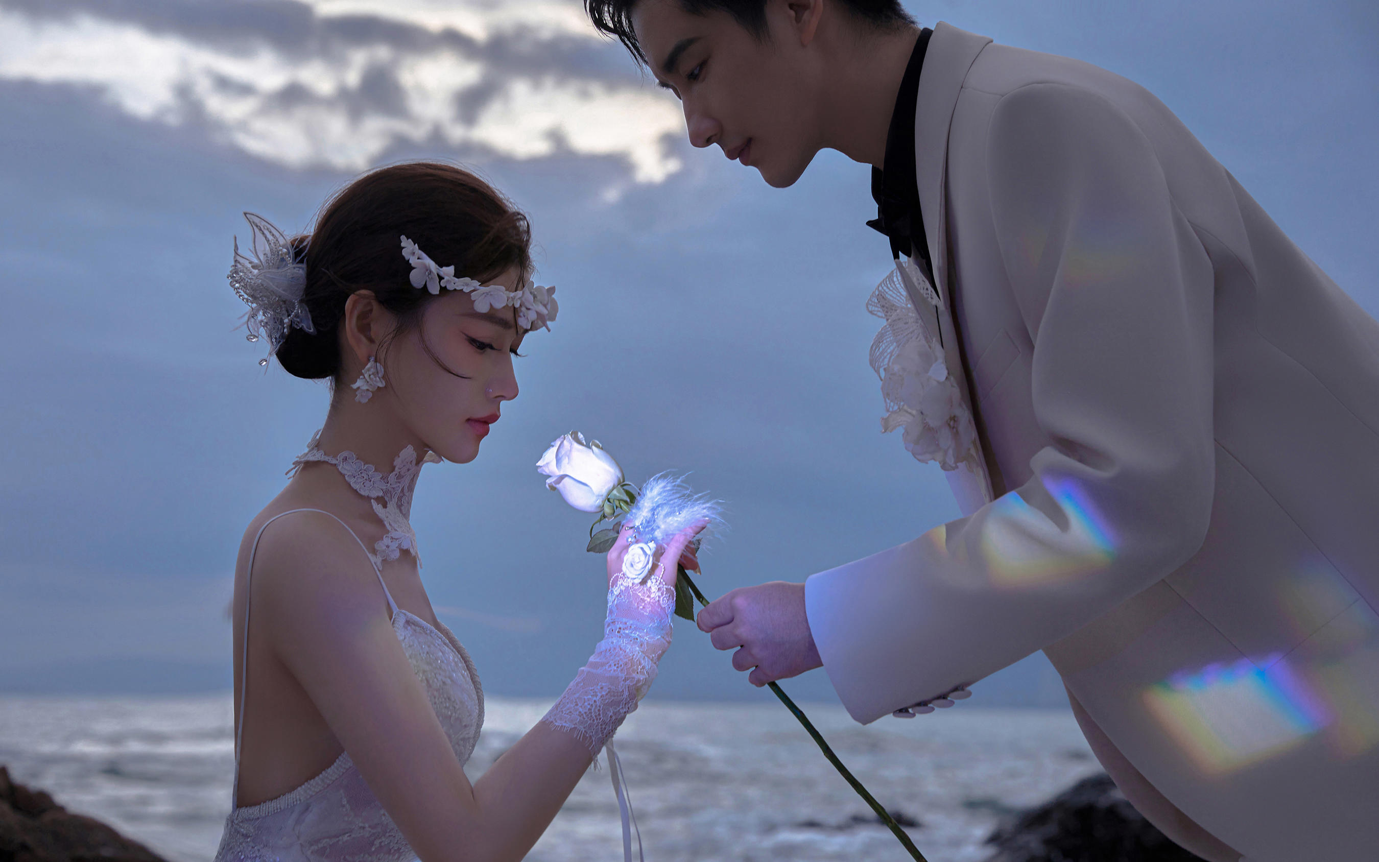 【真实客片】夏日海边礁石电影感婚纱照 | 💕