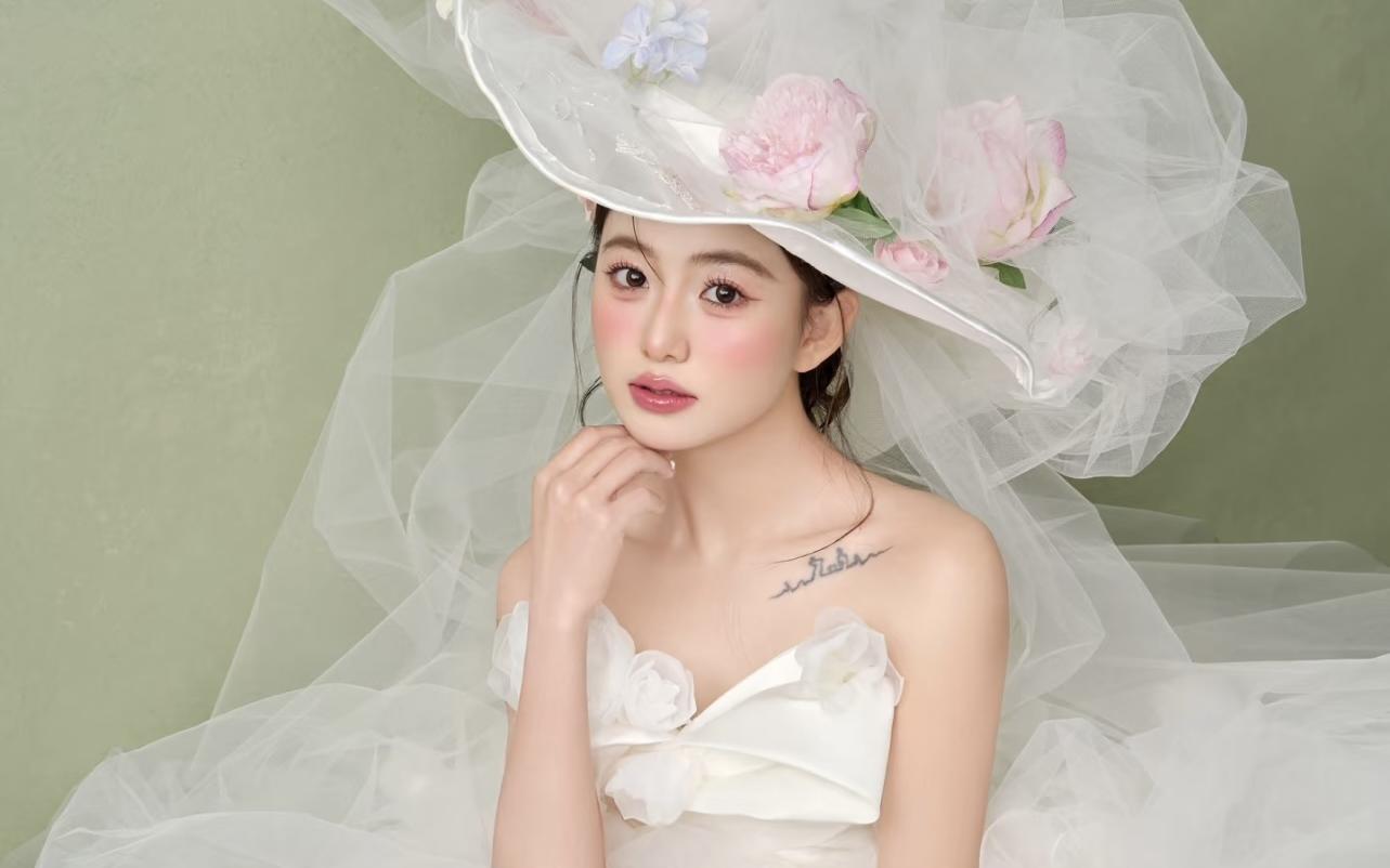 太哇塞了吧！法式婚纱照高级又有氛围💞