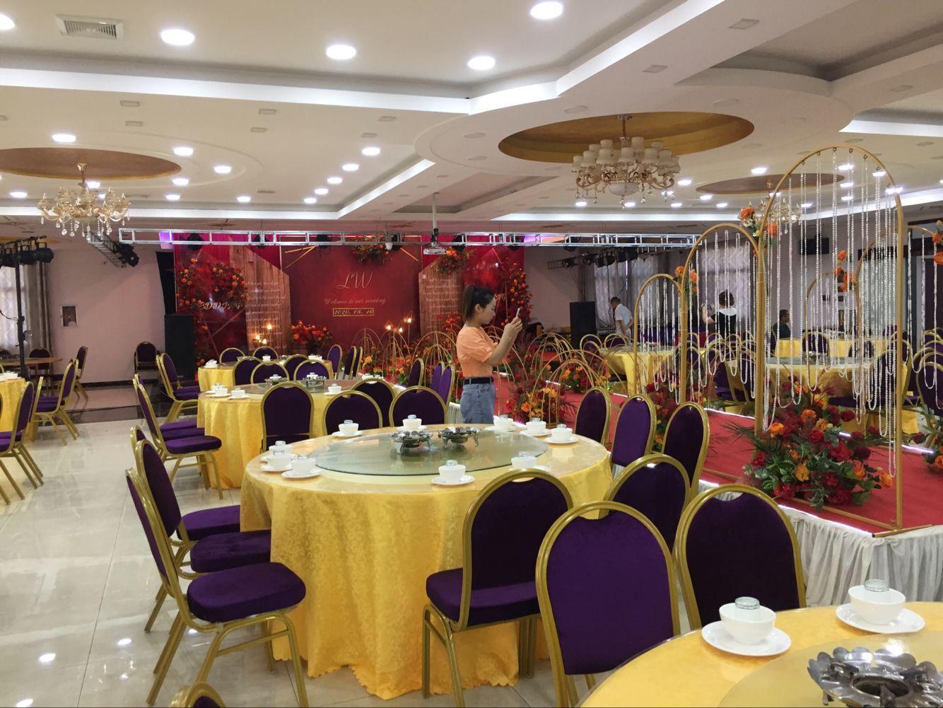 深色系复古大气红金色婚礼