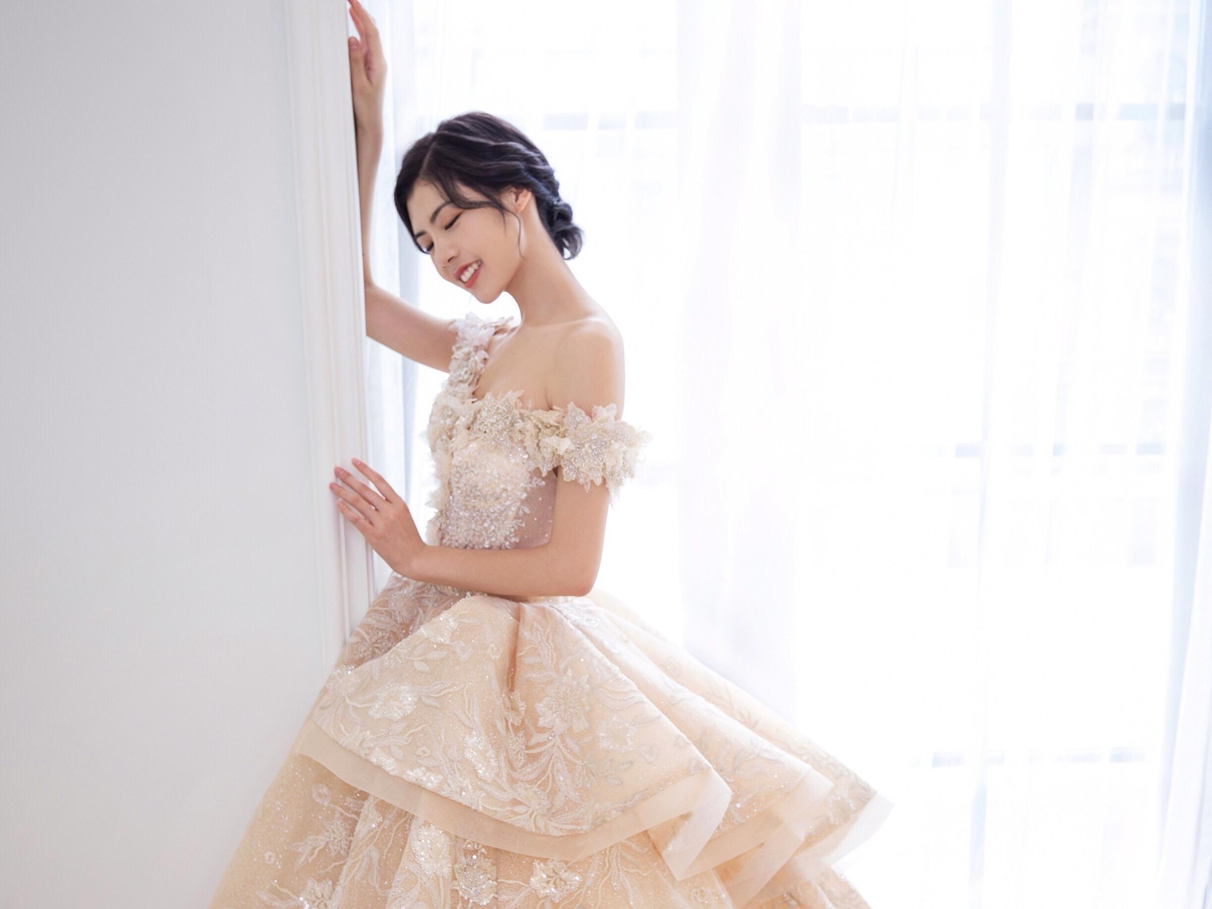 WILL高定婚纱 浪漫一字肩奢华大拖尾租赁套餐