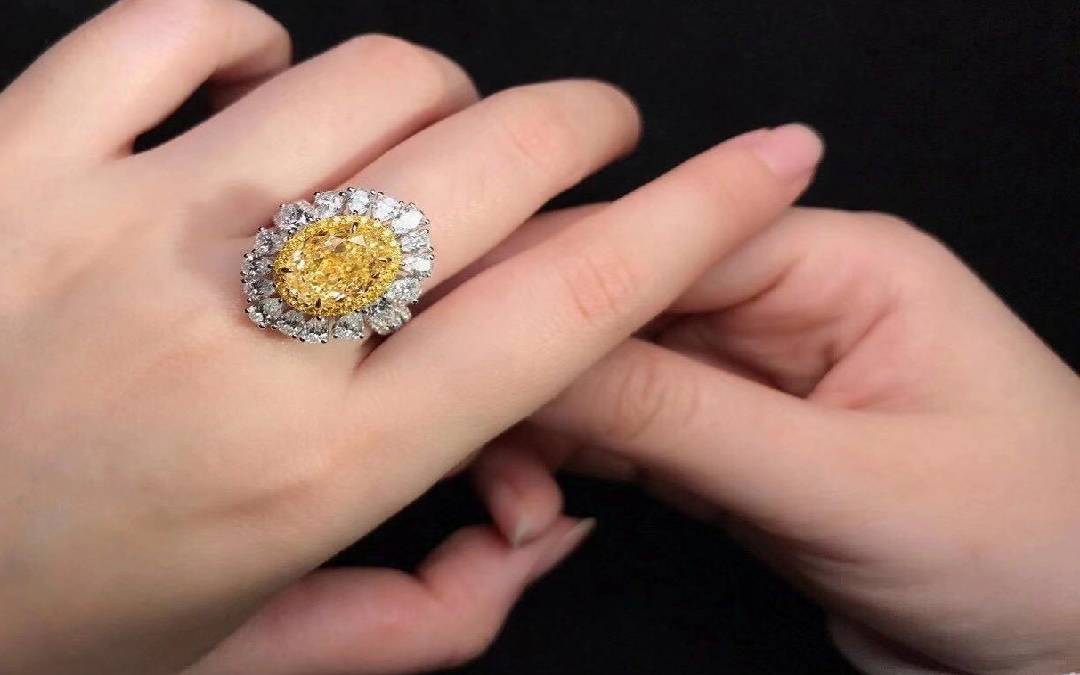 三克拉彩色钻石 预约可看