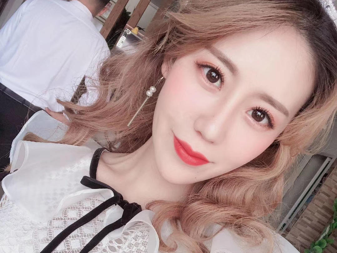 资深化妆师敬酒答谢妆面+造型一组送新娘美甲