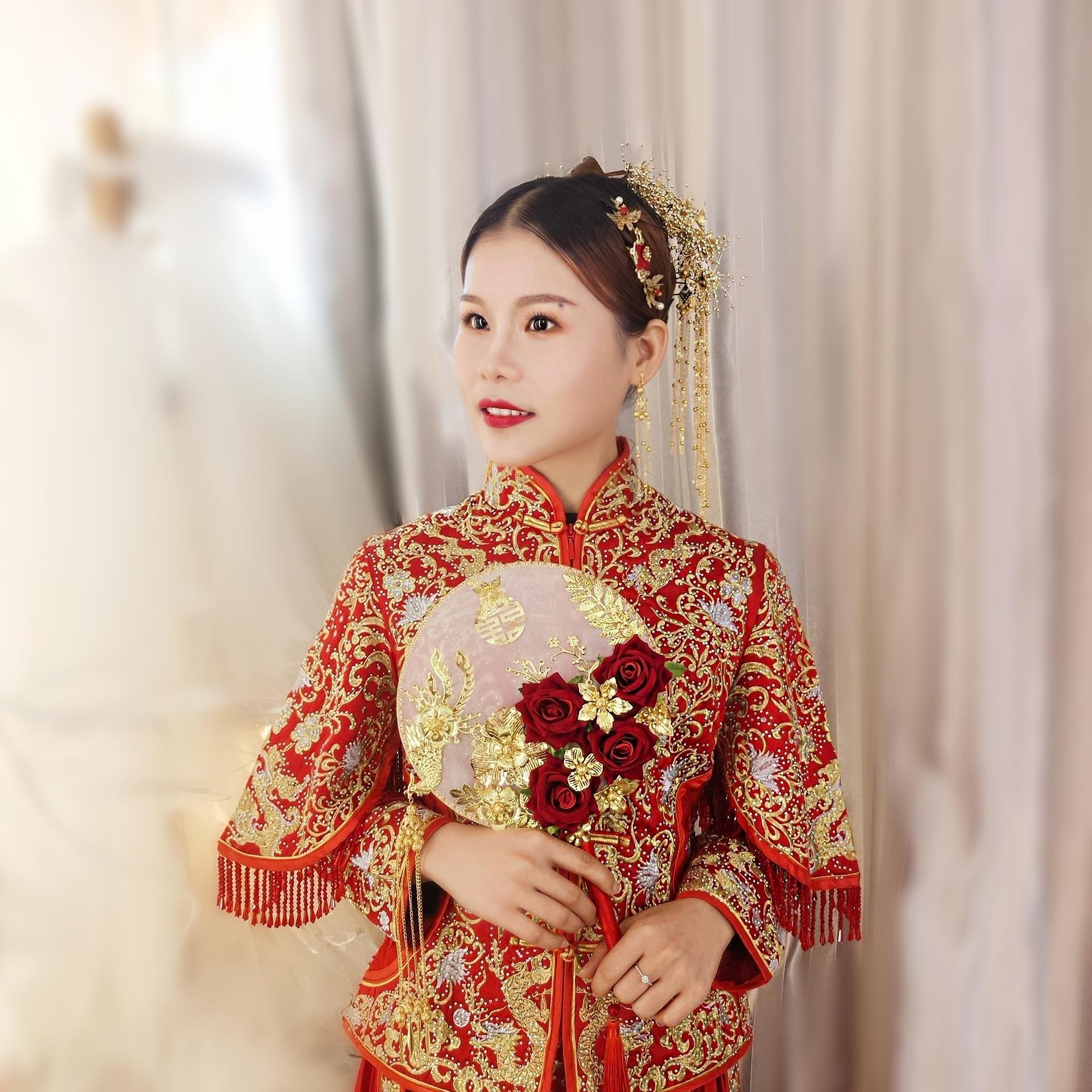 莉莉安婚纱馆--婚礼当天中式秀禾跟妆