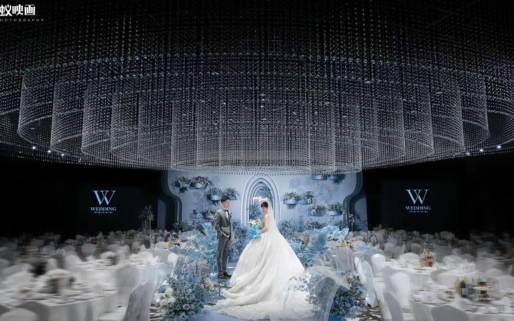 「W」｜ 高级质感的蓝色水晶婚礼