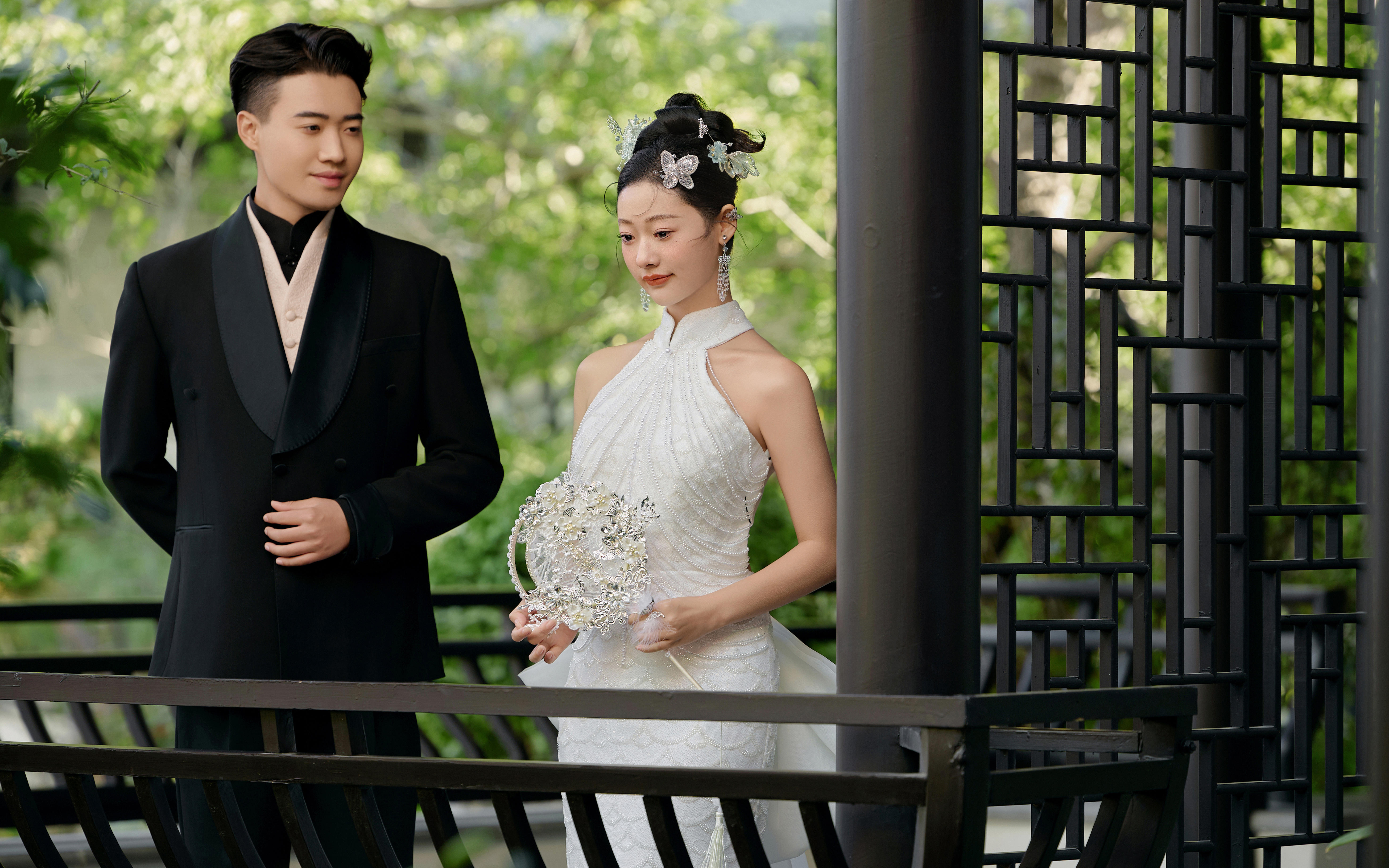 【施华洛摄影】新中式园林鱼尾婚纱照