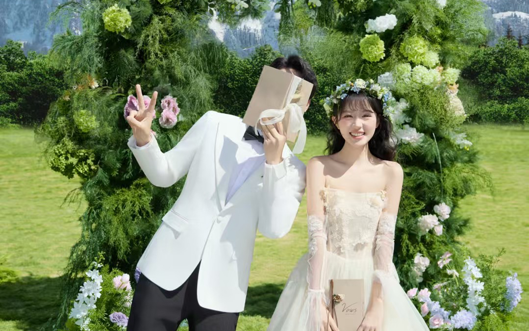 森系雪山草坪婚纱照