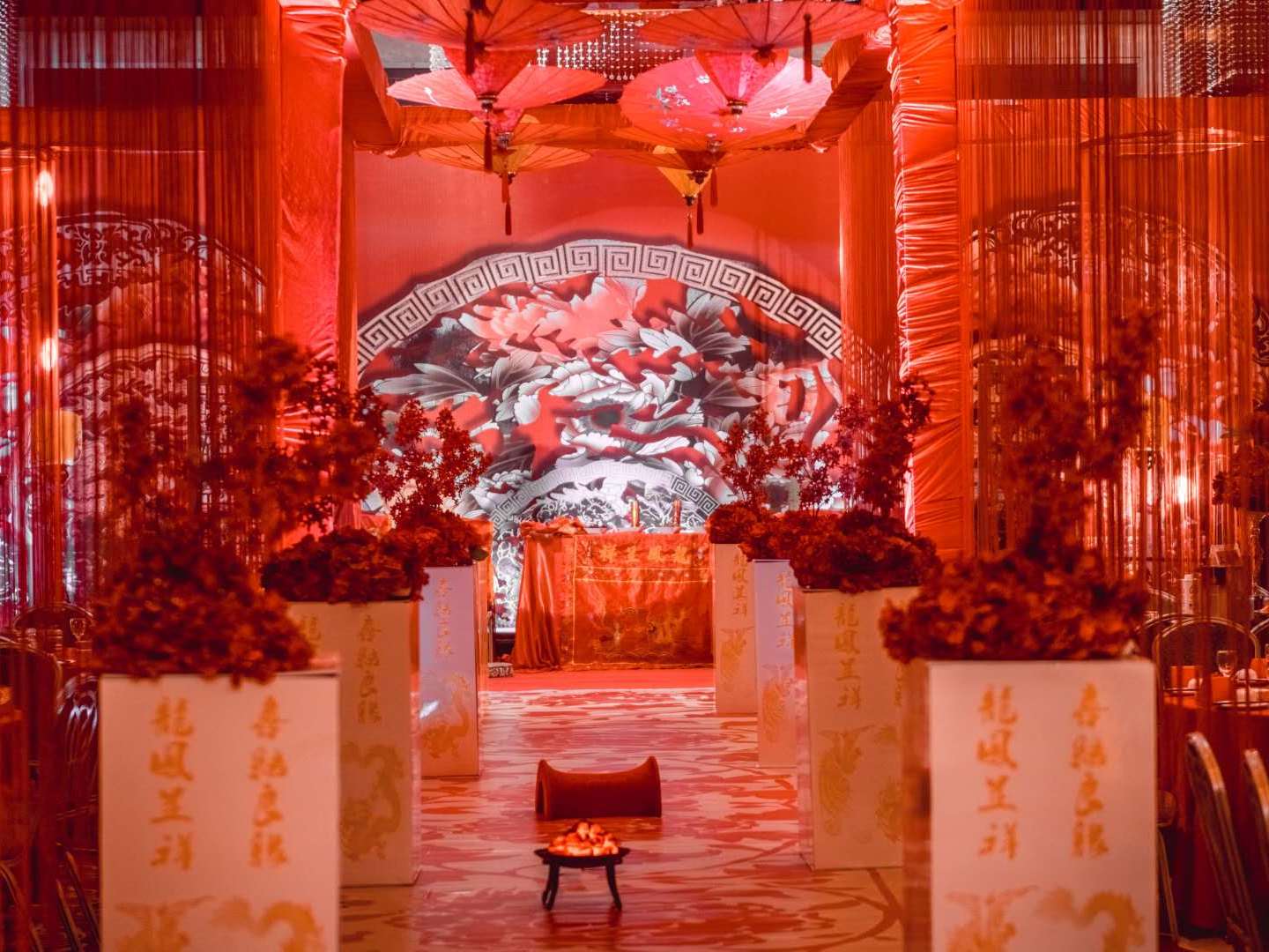 《龙凤呈祥》：古典爱情观的真诚。忠贞和宽容