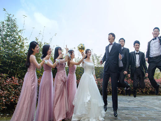 兴平租婚纱_动漫婚纱情侣头像(3)