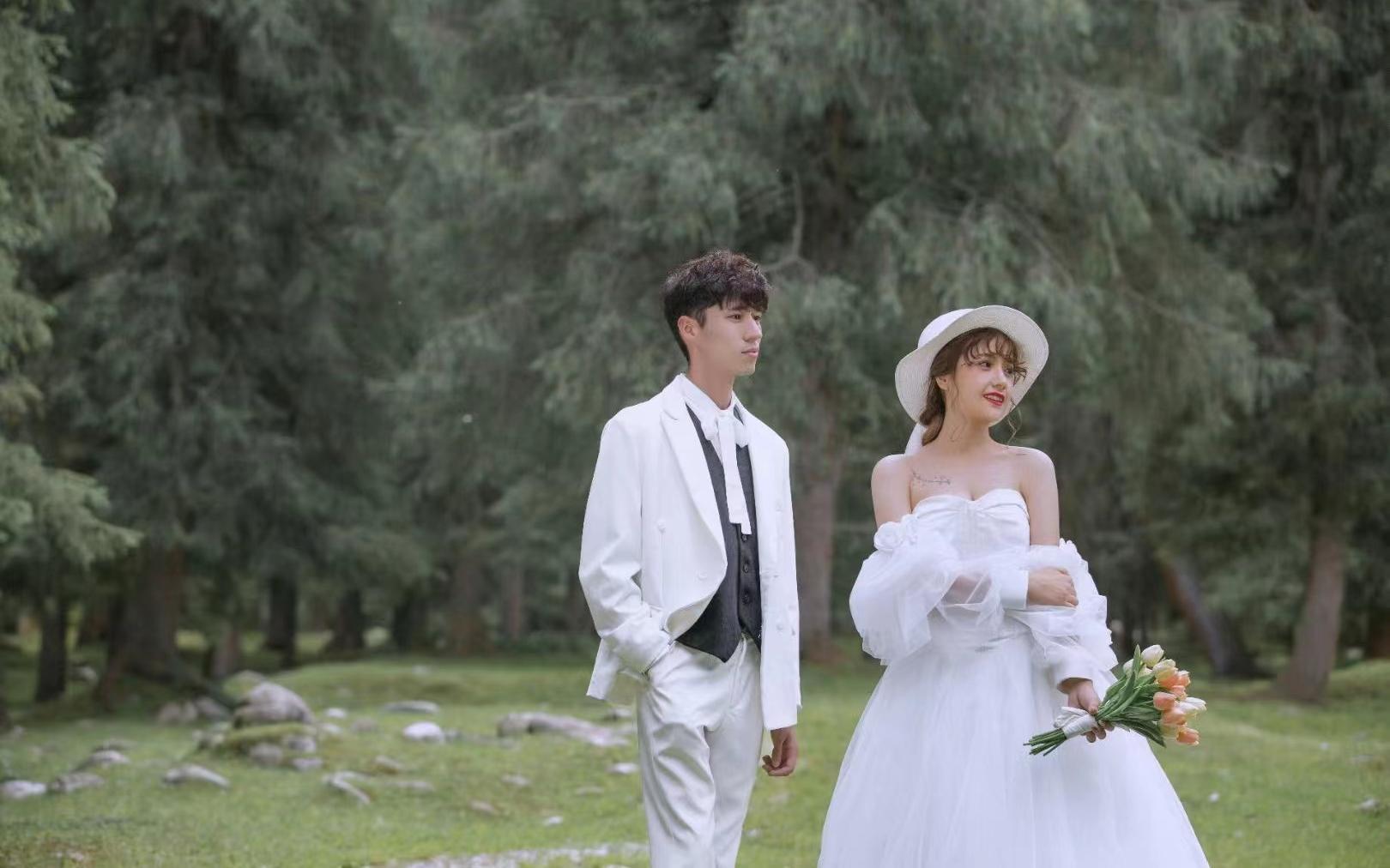 2023火爆全网的轻法式草坪婚纱照