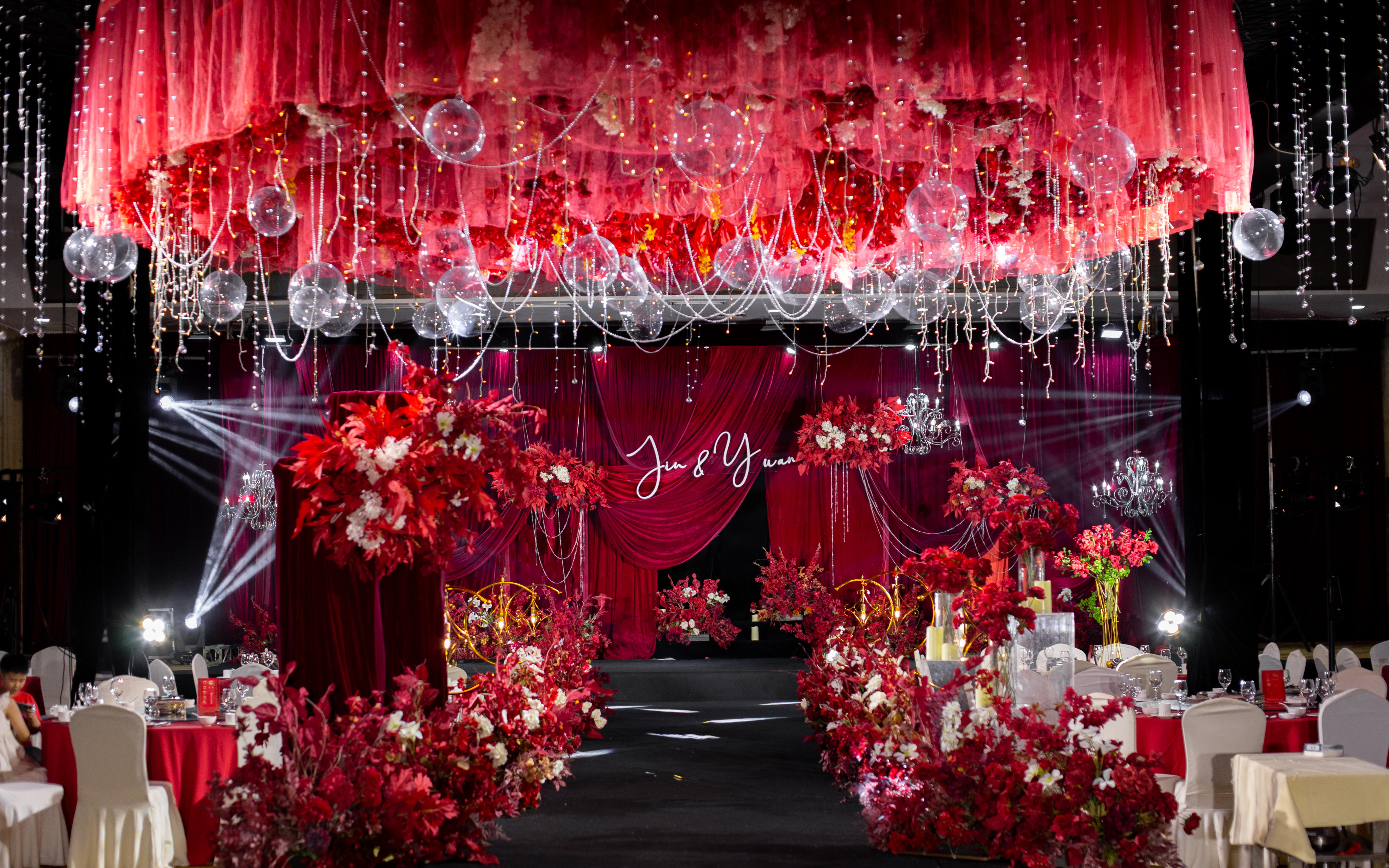 红色是浪漫与热烈丨布幔未落，爱不止息