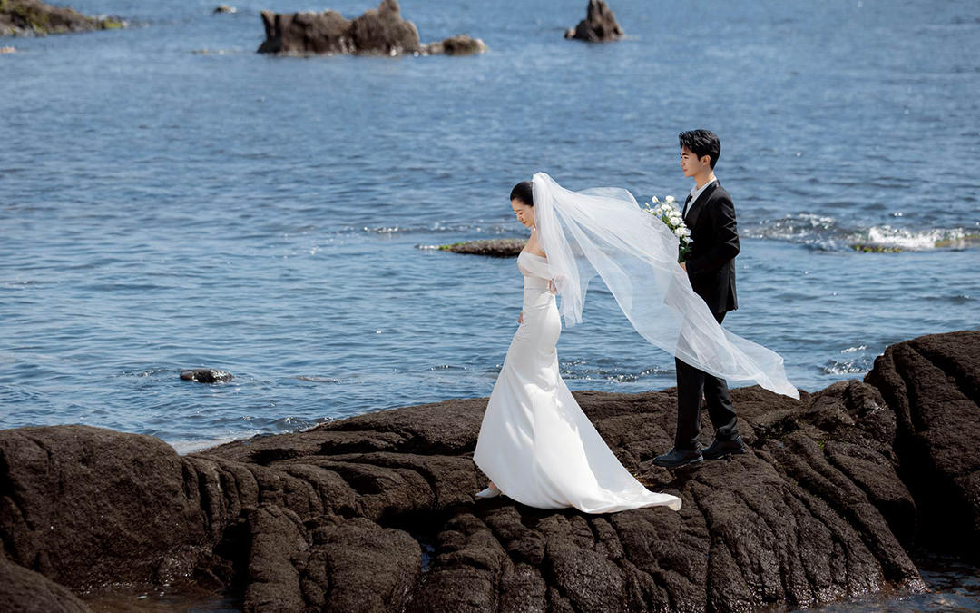 浮山湾海边礁石