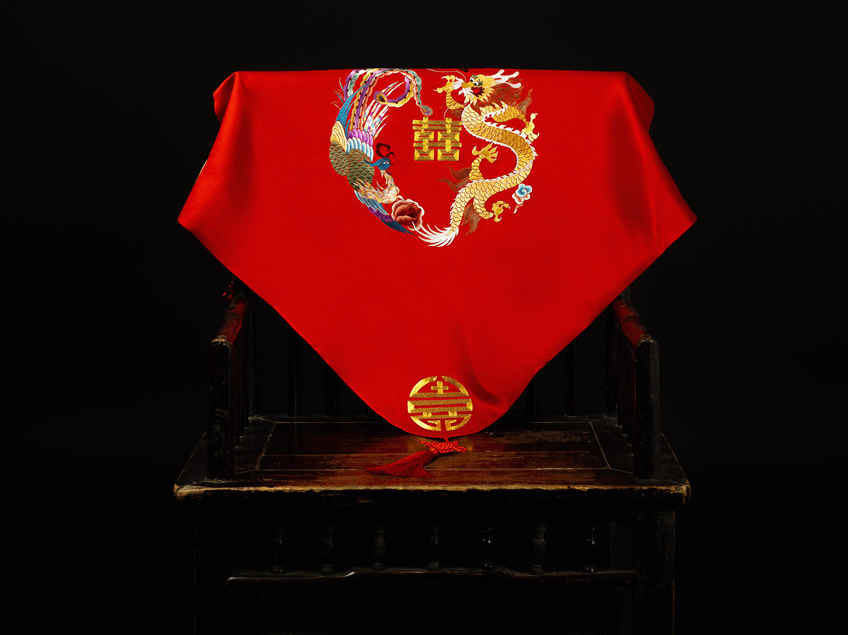 故宫宫廷文化 華芬 联合作品《大婚龙凤红盖头》