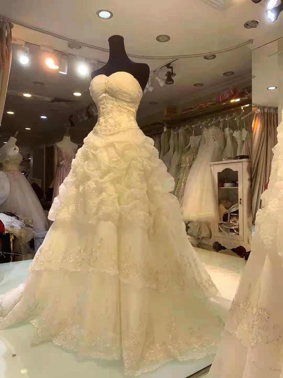 抹胸拖尾婚纱