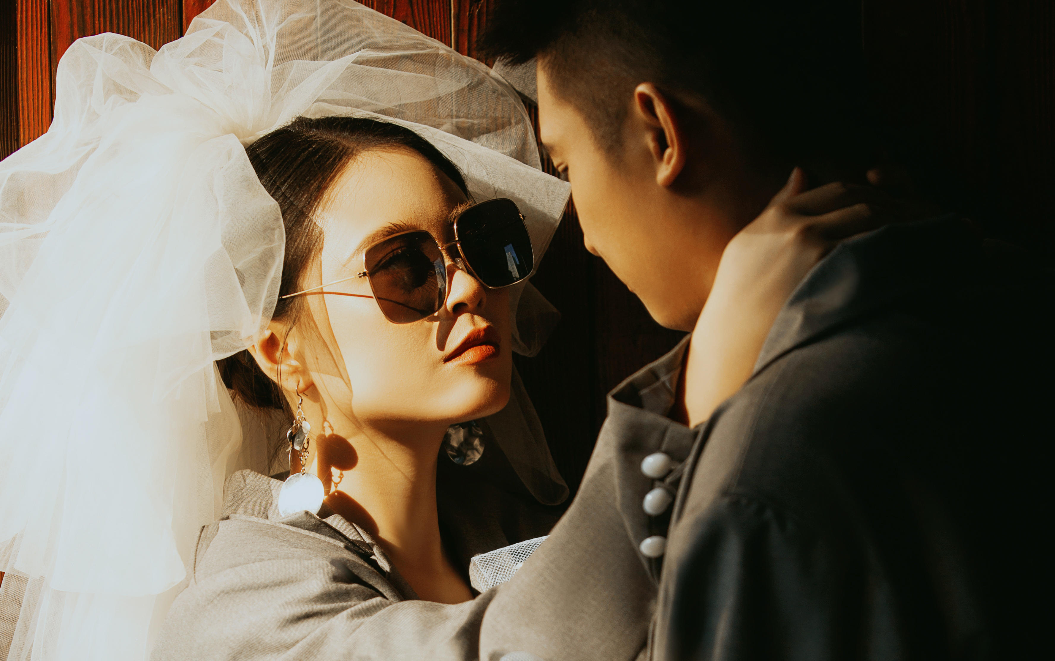江先生 陈美女又酷又飒的高级杂志风婚纱照
