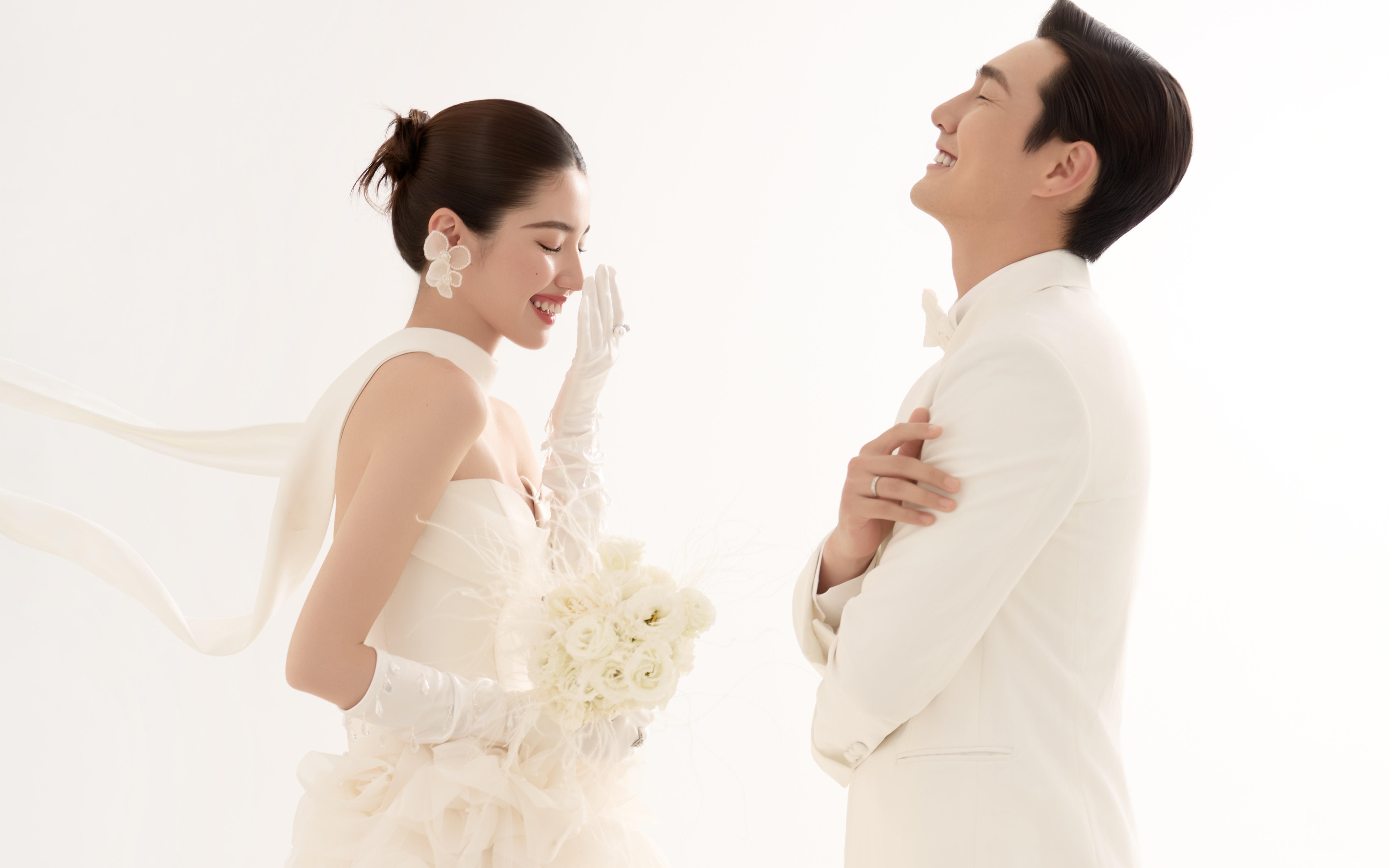 經(jīng)典最耐看??瘋狂心動(dòng)的極簡(jiǎn)婚紗照～
