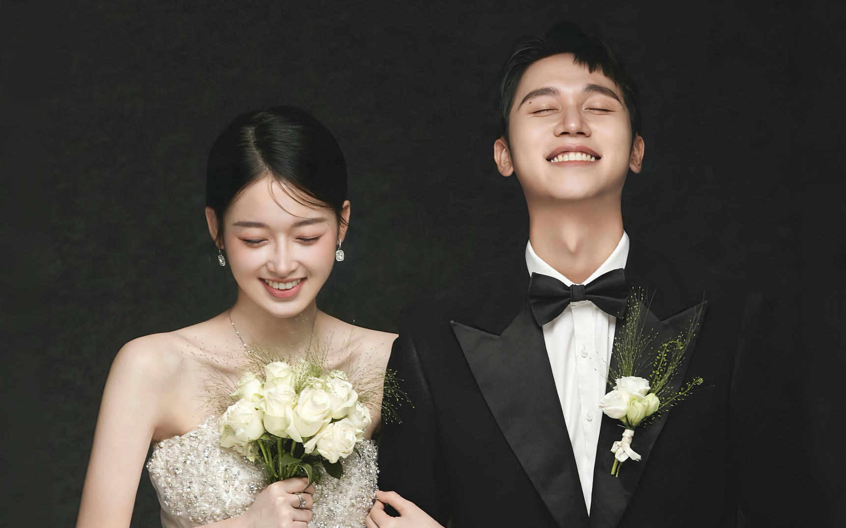 深灰底・白月光