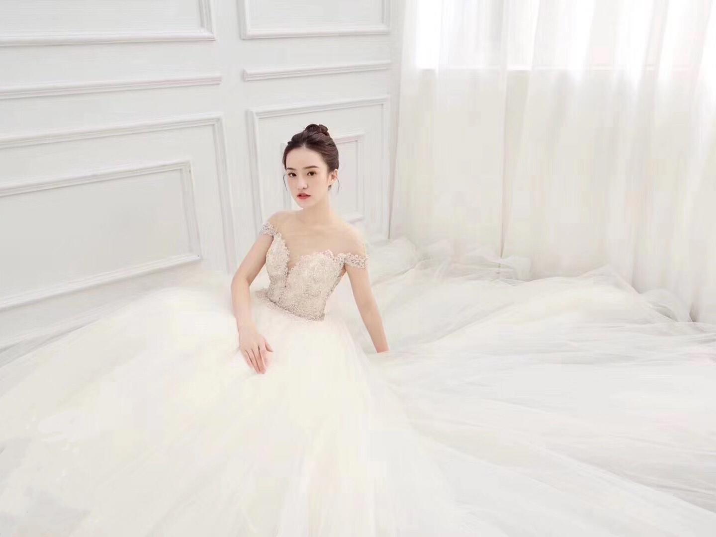 TT婚纱【跟妆+婚纱】超值套餐